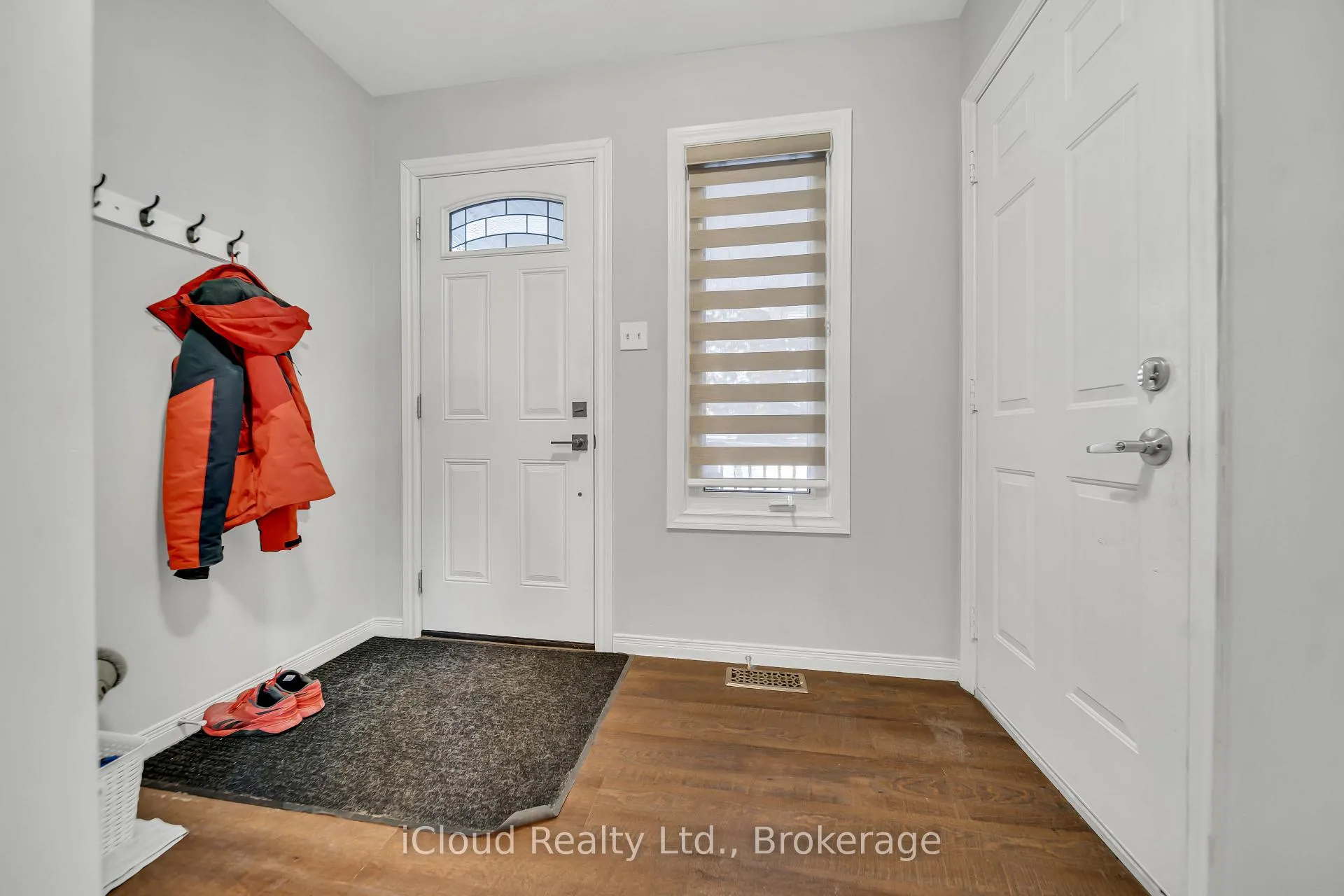 Photo 5 of 5 Gaw Crescent, Guelph, Pineridge/Westminster Woods — HOMEH