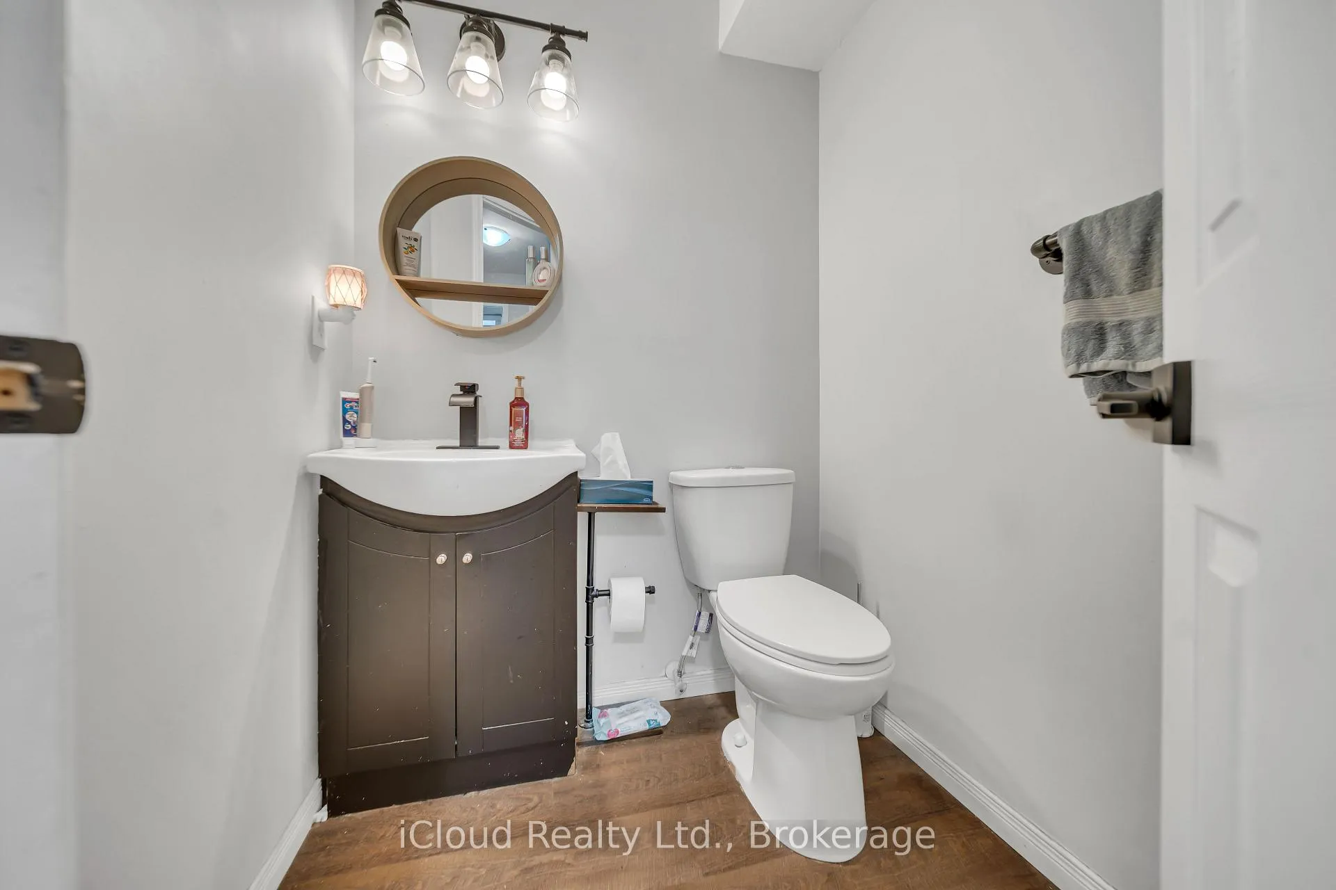 Photo 6 of 5 Gaw Crescent, Guelph, Pineridge/Westminster Woods — HOMEH