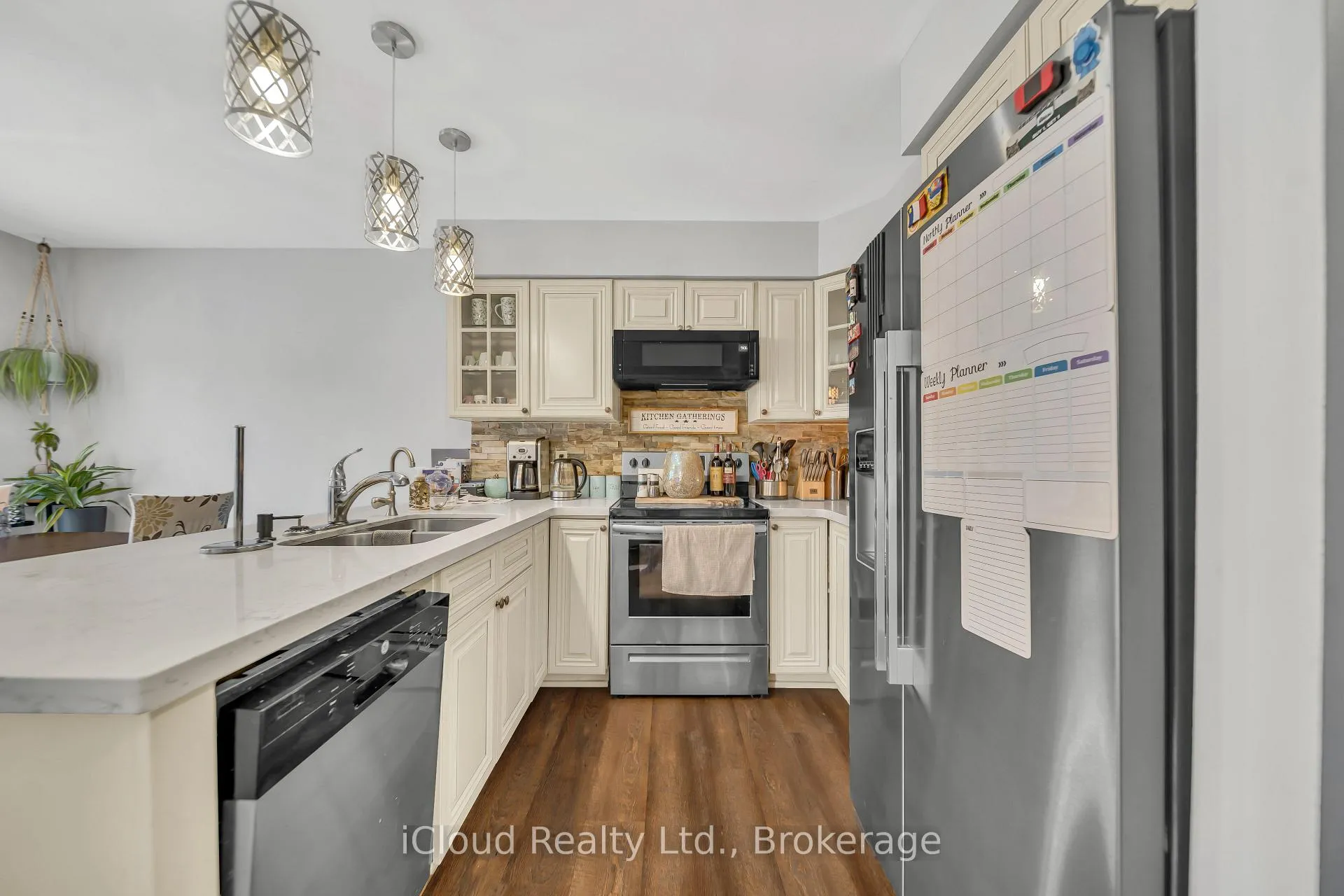 Photo 10 of 5 Gaw Crescent, Guelph, Pineridge/Westminster Woods — HOMEH