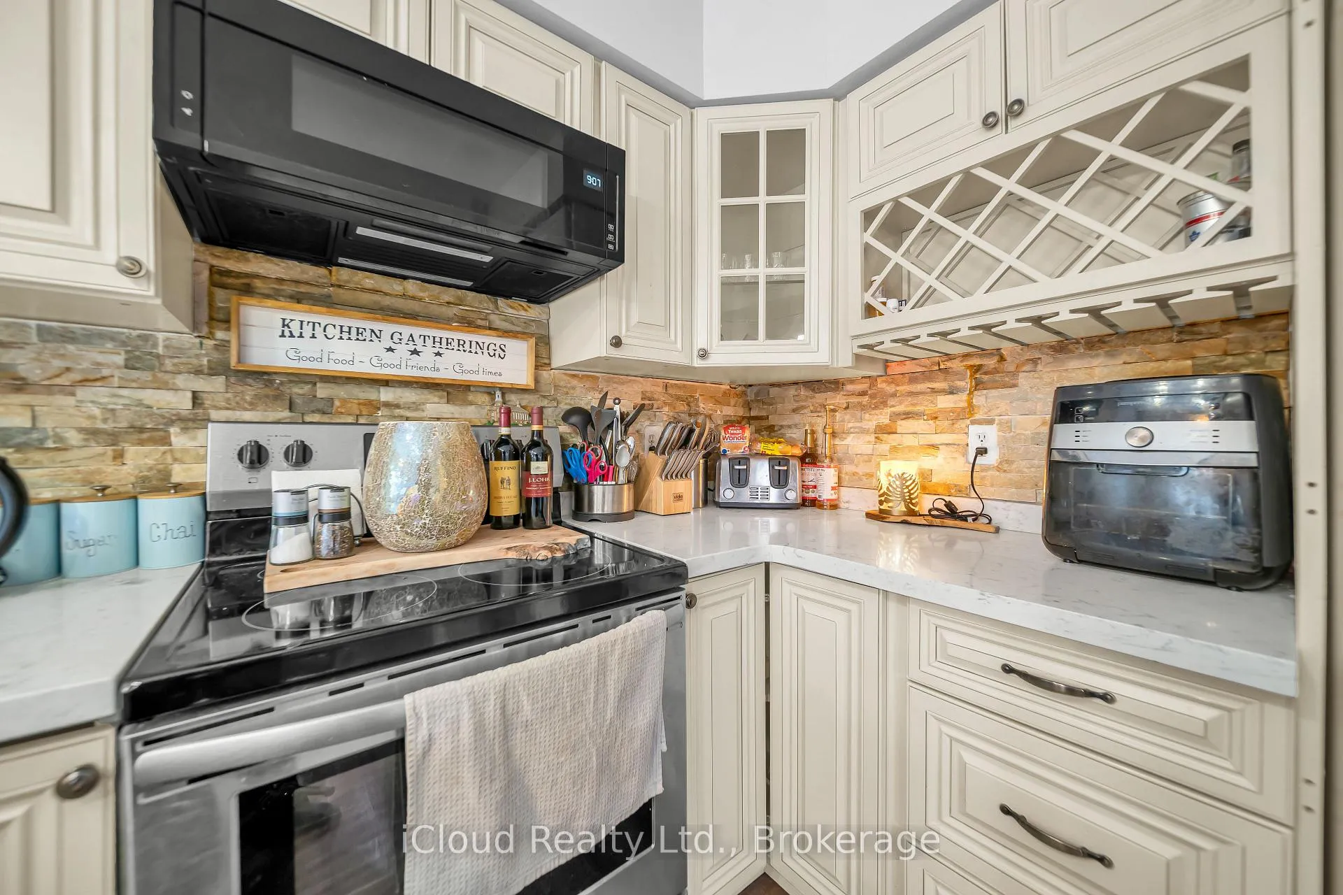 Photo 11 of 5 Gaw Crescent, Guelph, Pineridge/Westminster Woods — HOMEH