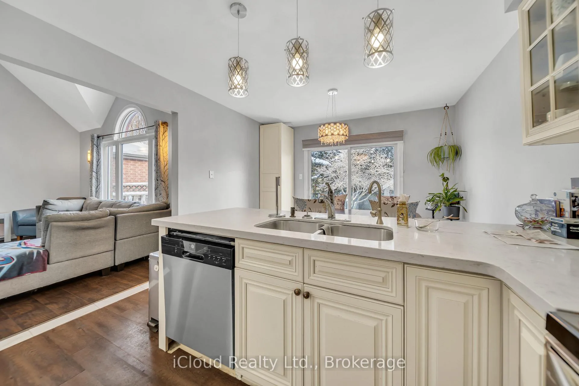 Photo 12 of 5 Gaw Crescent, Guelph, Pineridge/Westminster Woods — HOMEH