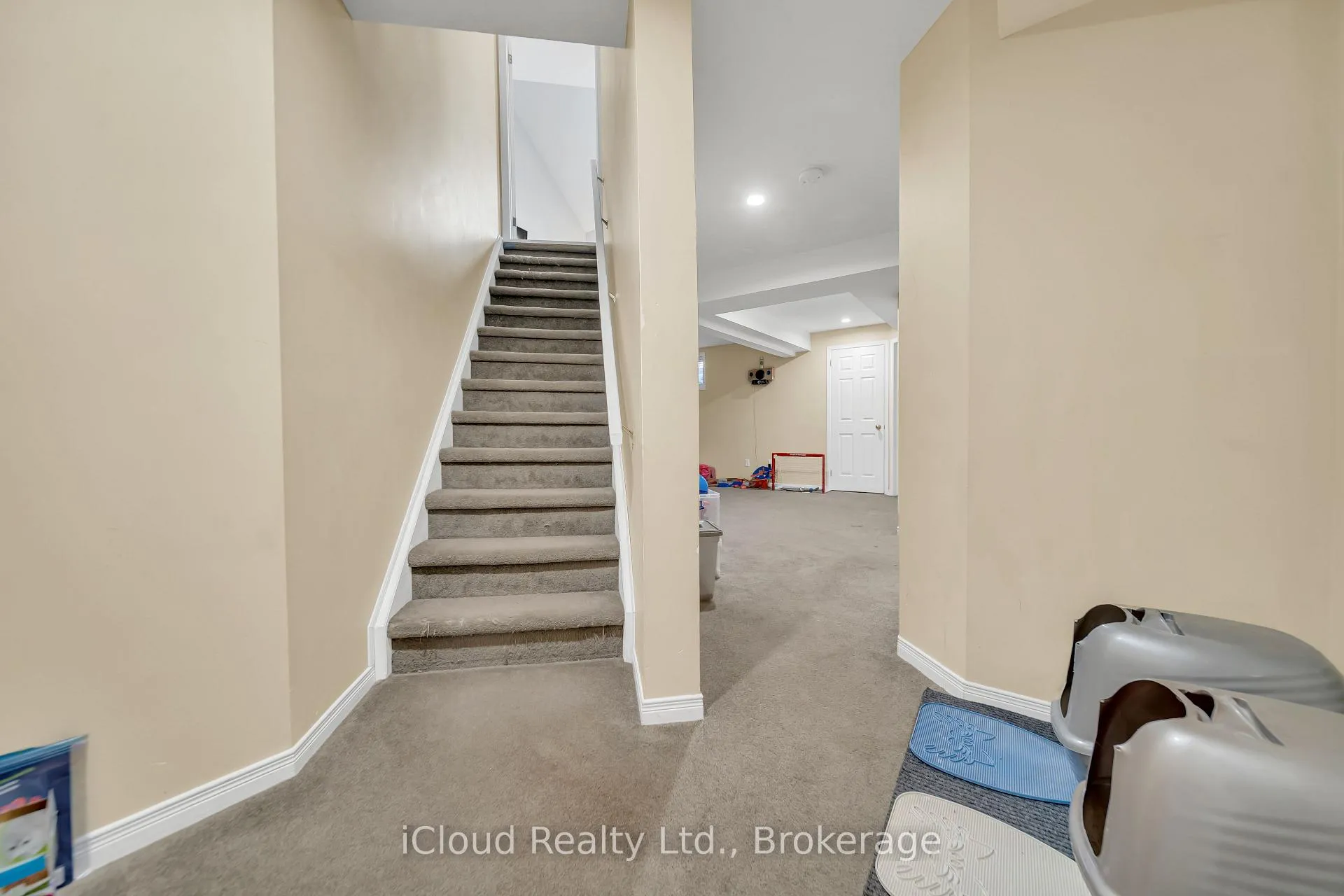 Photo 26 of 5 Gaw Crescent, Guelph, Pineridge/Westminster Woods — HOMEH