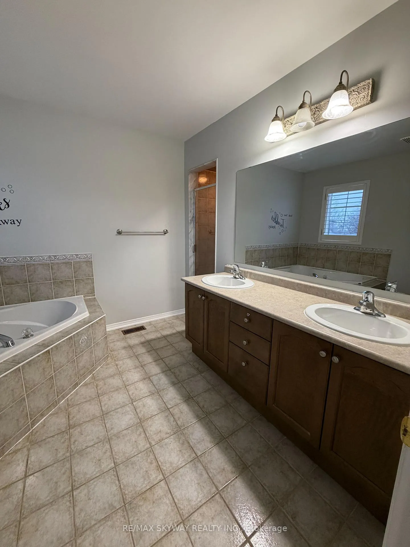 Photo 13 of 83 Mint Leaf Boulevard, Brampton, Sandringham-Wellington — HOMEH