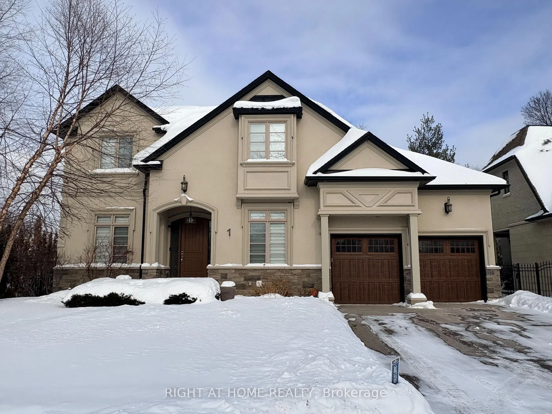 Front of Unit 1, 456 Lakeshore Road W