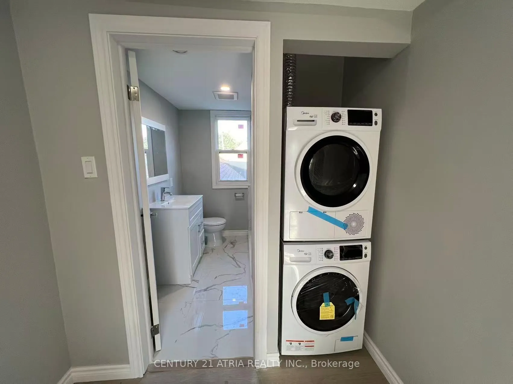 Photo 4 of Unit Upper, 757 Lock Street, Peterborough, Otonabee Ward 1 — HOMEH
