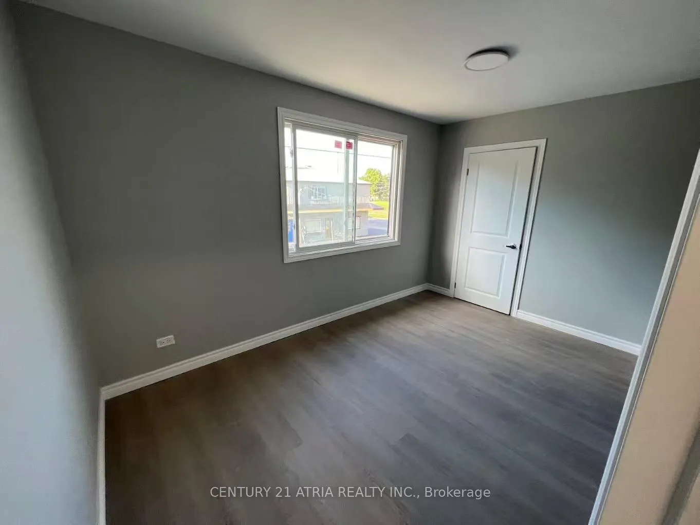 Photo 5 of Unit Upper, 757 Lock Street, Peterborough, Otonabee Ward 1 — HOMEH