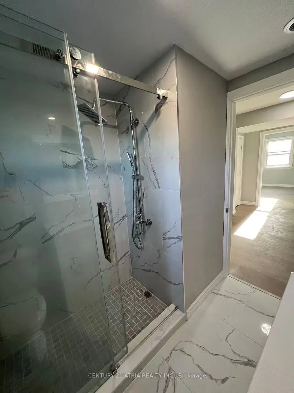 Photo 6 of Unit Upper, 757 Lock Street, Peterborough, Otonabee Ward 1 — HOMEH