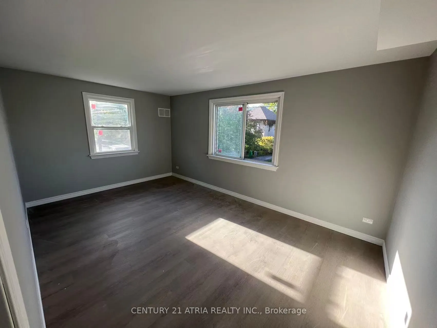 Photo 1 of Unit Upper, 757 Lock Street, Peterborough, Otonabee Ward 1 — HOMEH