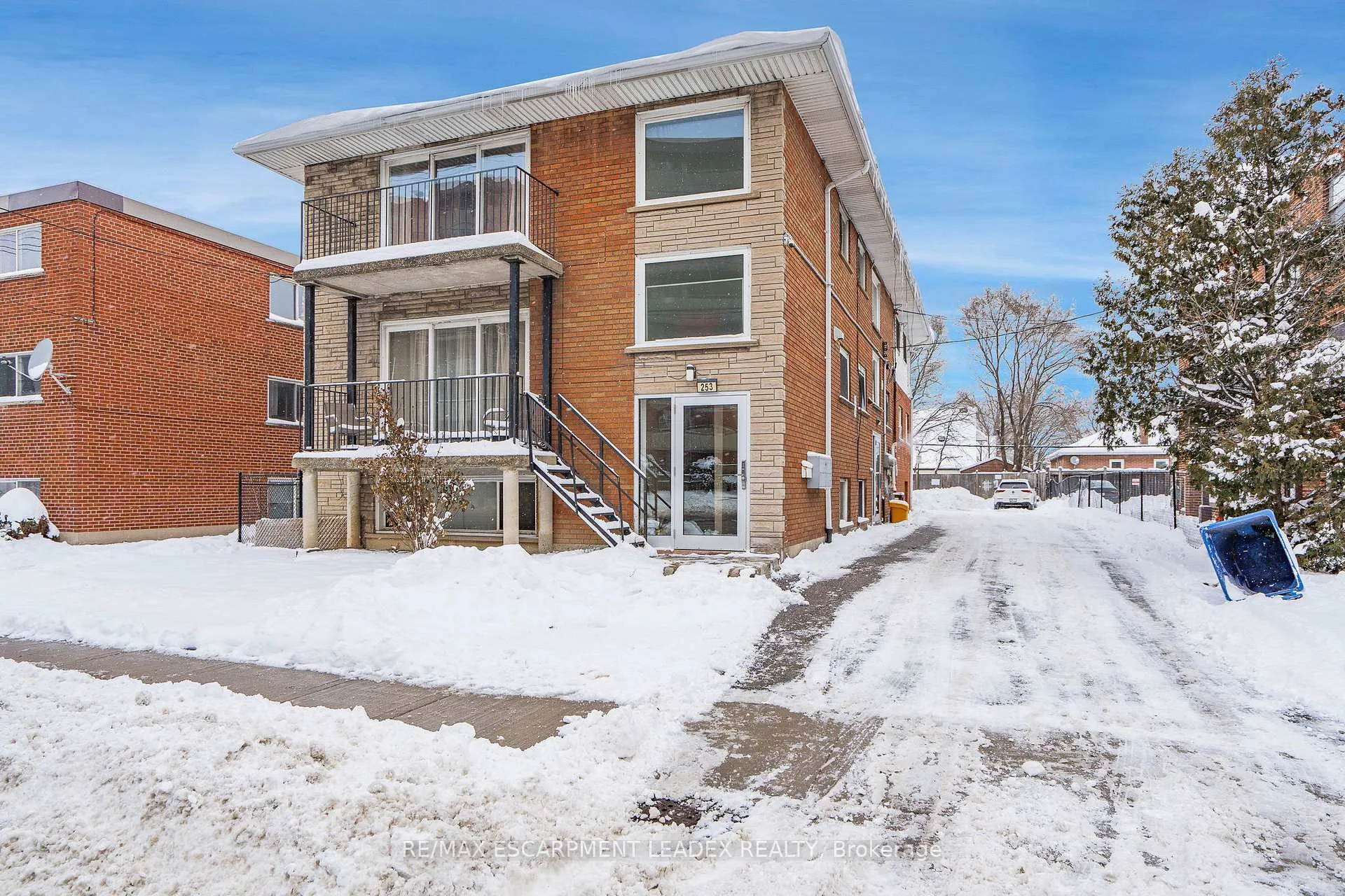 Photo 1 of 253 Mohawk Road E, Hamilton, Hill Park — HOMEH