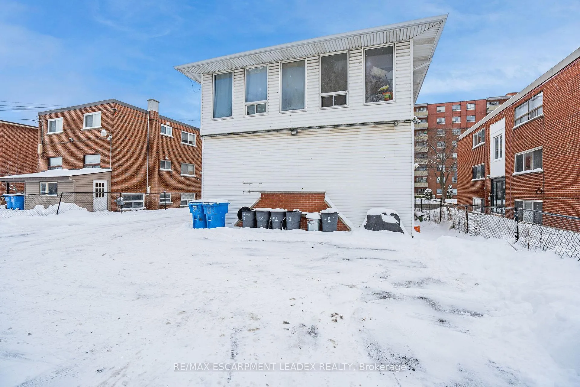 Photo 11 of 253 Mohawk Road E, Hamilton, Hill Park — HOMEH