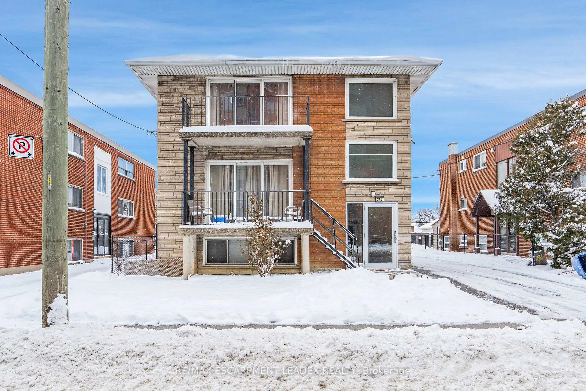 Photo 13 of 253 Mohawk Road E, Hamilton, Hill Park — HOMEH