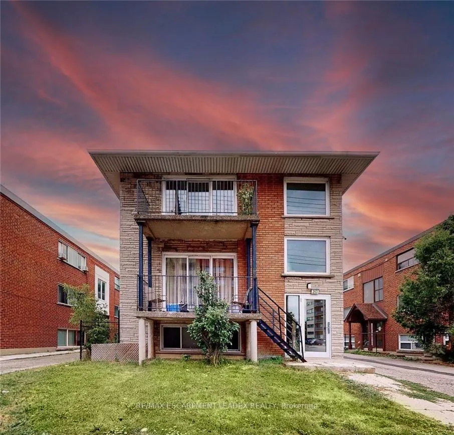 Photo 16 of 253 Mohawk Road E, Hamilton, Hill Park — HOMEH