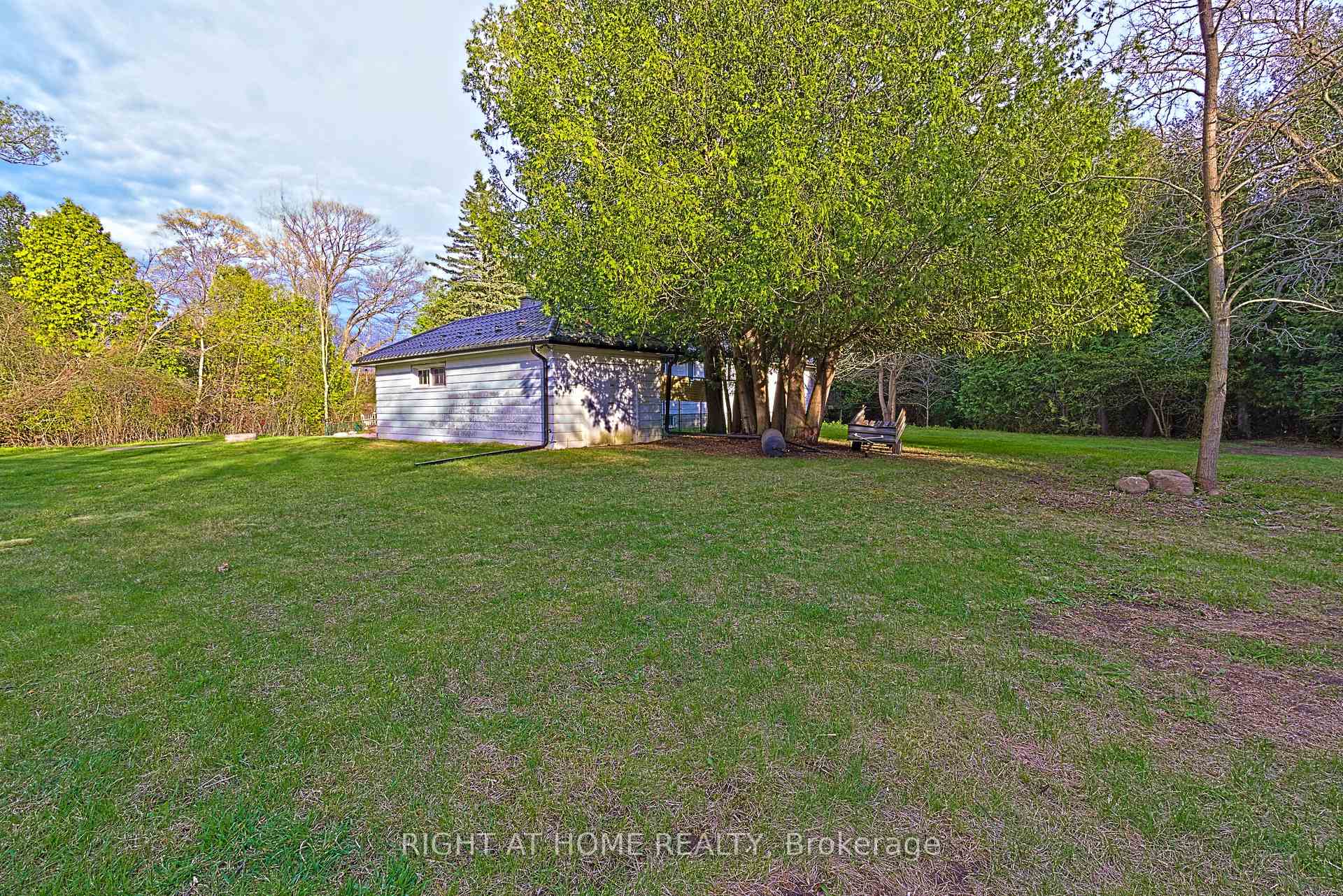 Photo 2 of 192 Old Varcoe Road N, Clarington, Courtice — HOMEH