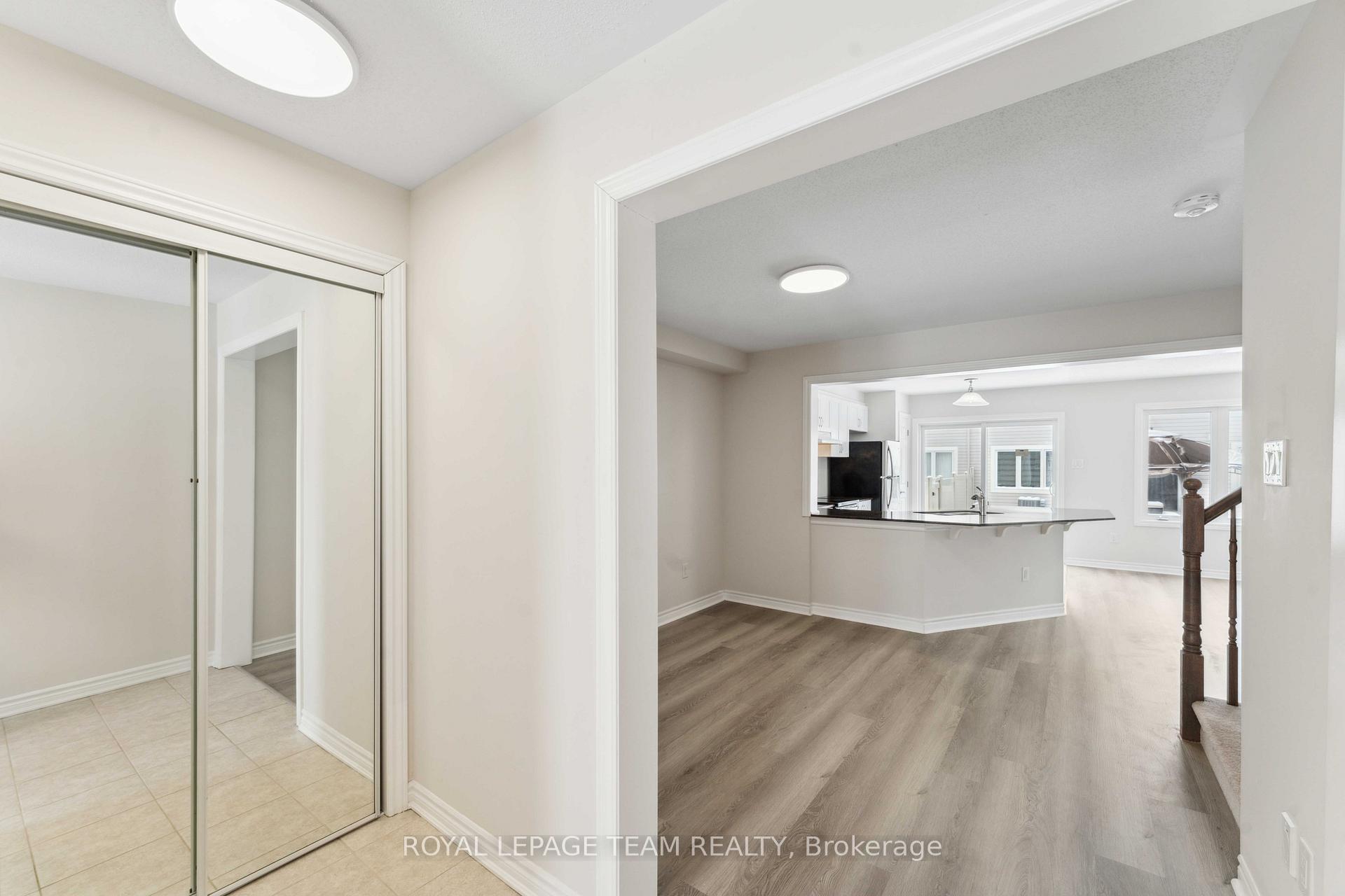 Photo 4 of 725 Logperch Circle, Ottawa, Barrhaven - Half Moon Bay — HOMEH