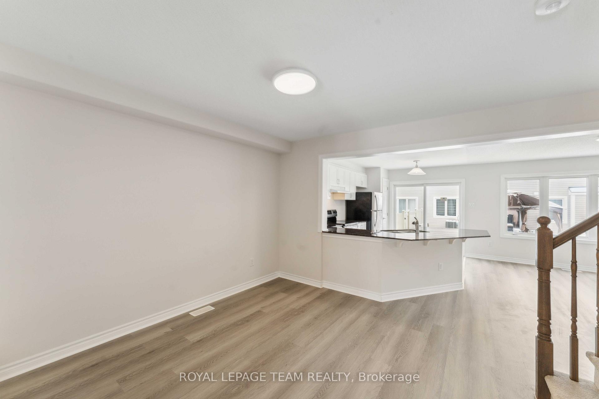 Photo 6 of 725 Logperch Circle, Ottawa, Barrhaven - Half Moon Bay — HOMEH