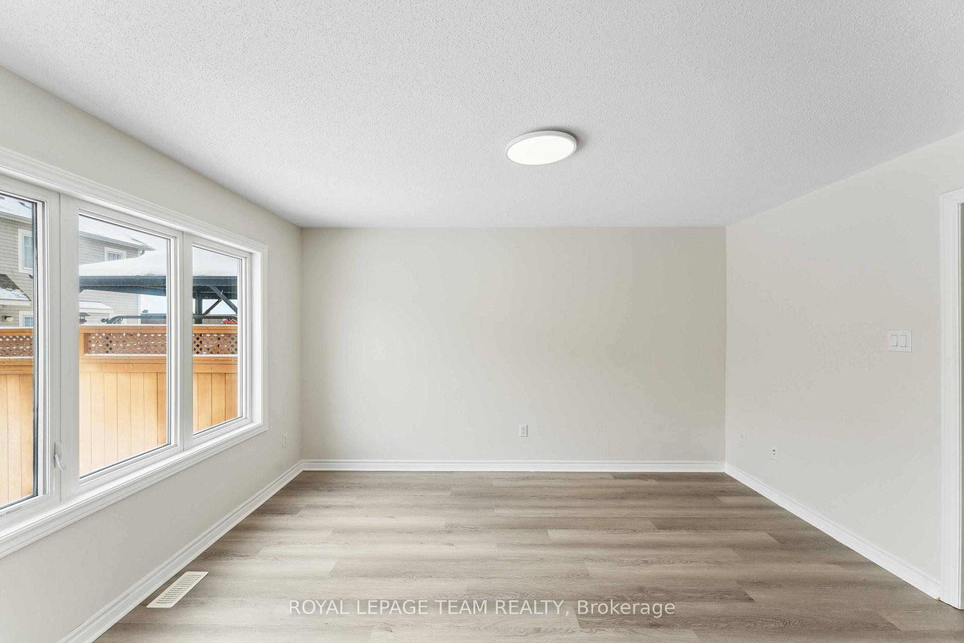 Photo 8 of 725 Logperch Circle, Ottawa, Barrhaven - Half Moon Bay — HOMEH