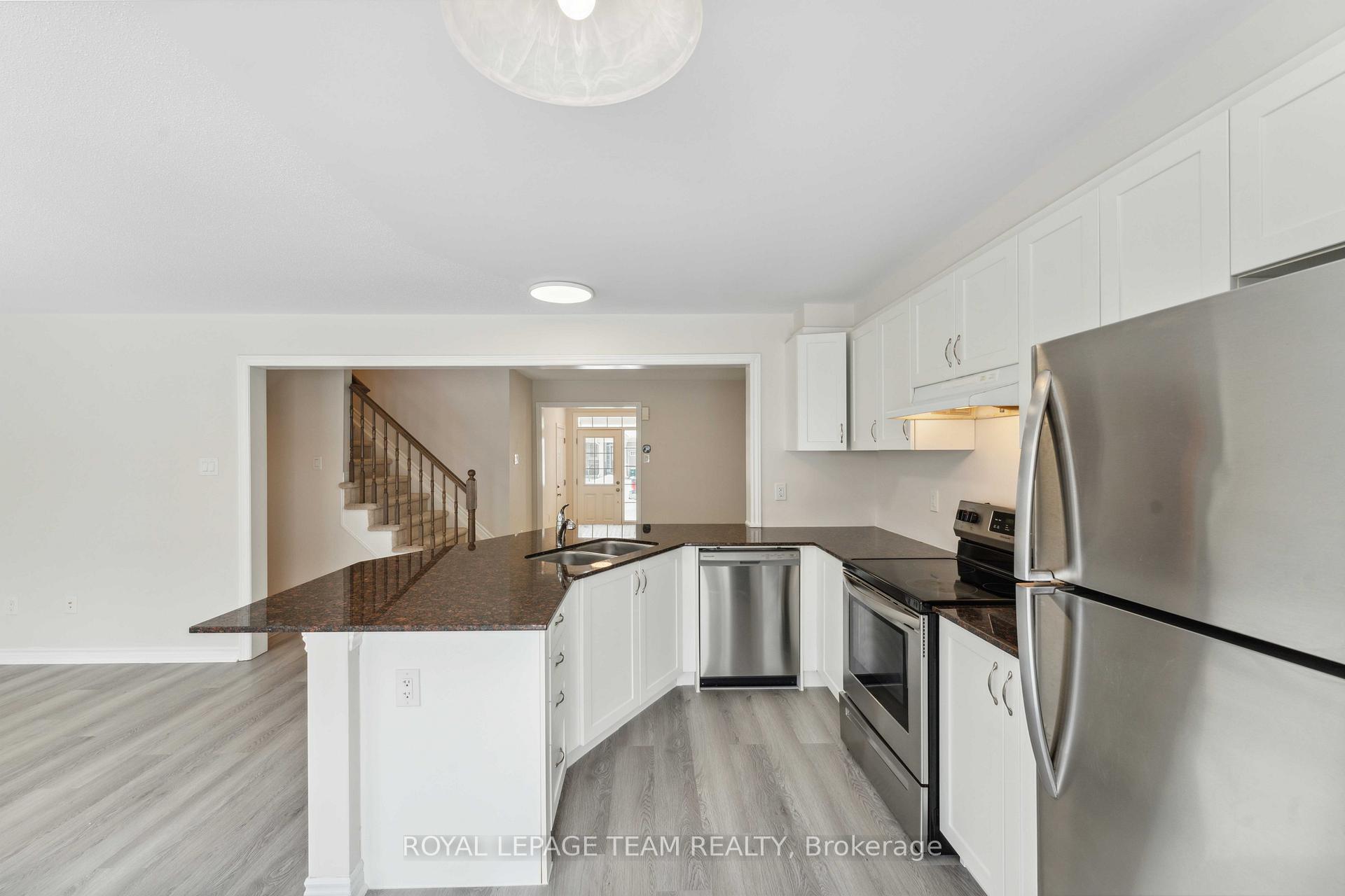 Photo 9 of 725 Logperch Circle, Ottawa, Barrhaven - Half Moon Bay — HOMEH