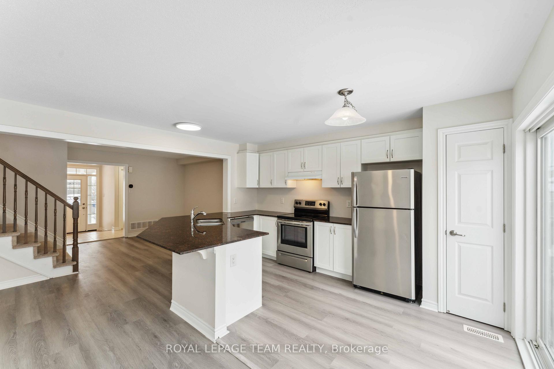 Photo 10 of 725 Logperch Circle, Ottawa, Barrhaven - Half Moon Bay — HOMEH
