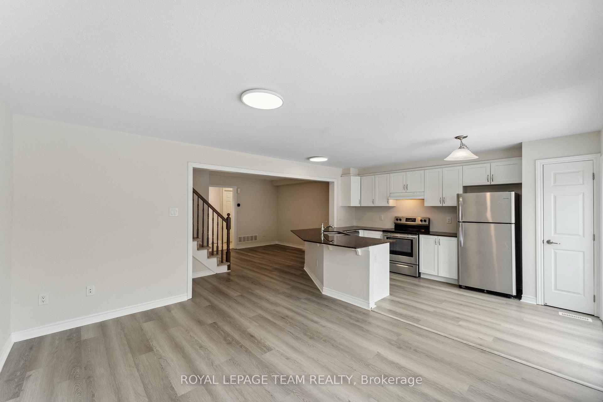 Photo 11 of 725 Logperch Circle, Ottawa, Barrhaven - Half Moon Bay — HOMEH