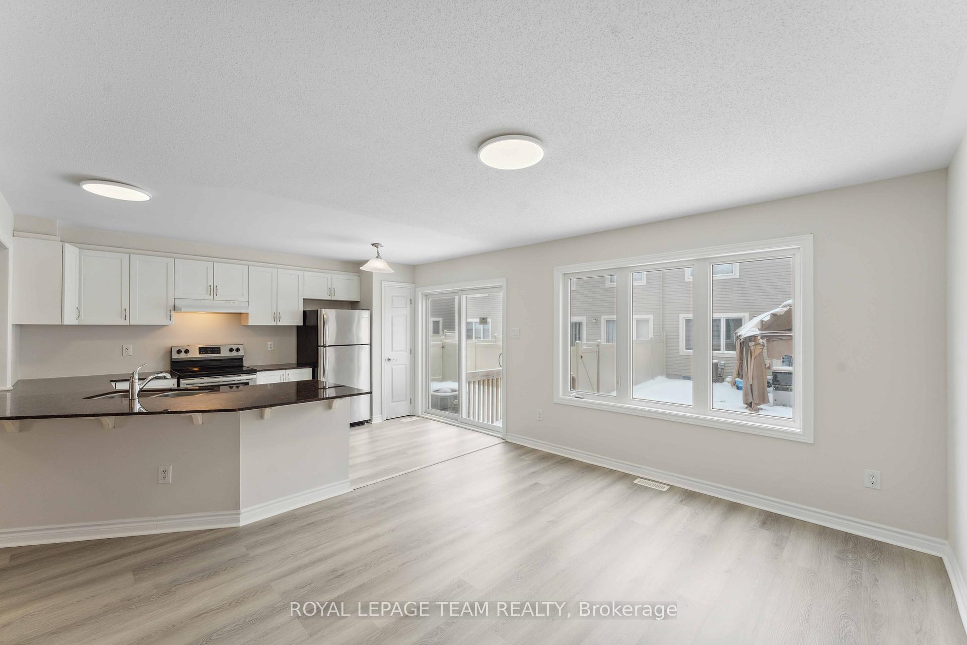 Photo 12 of 725 Logperch Circle, Ottawa, Barrhaven - Half Moon Bay — HOMEH