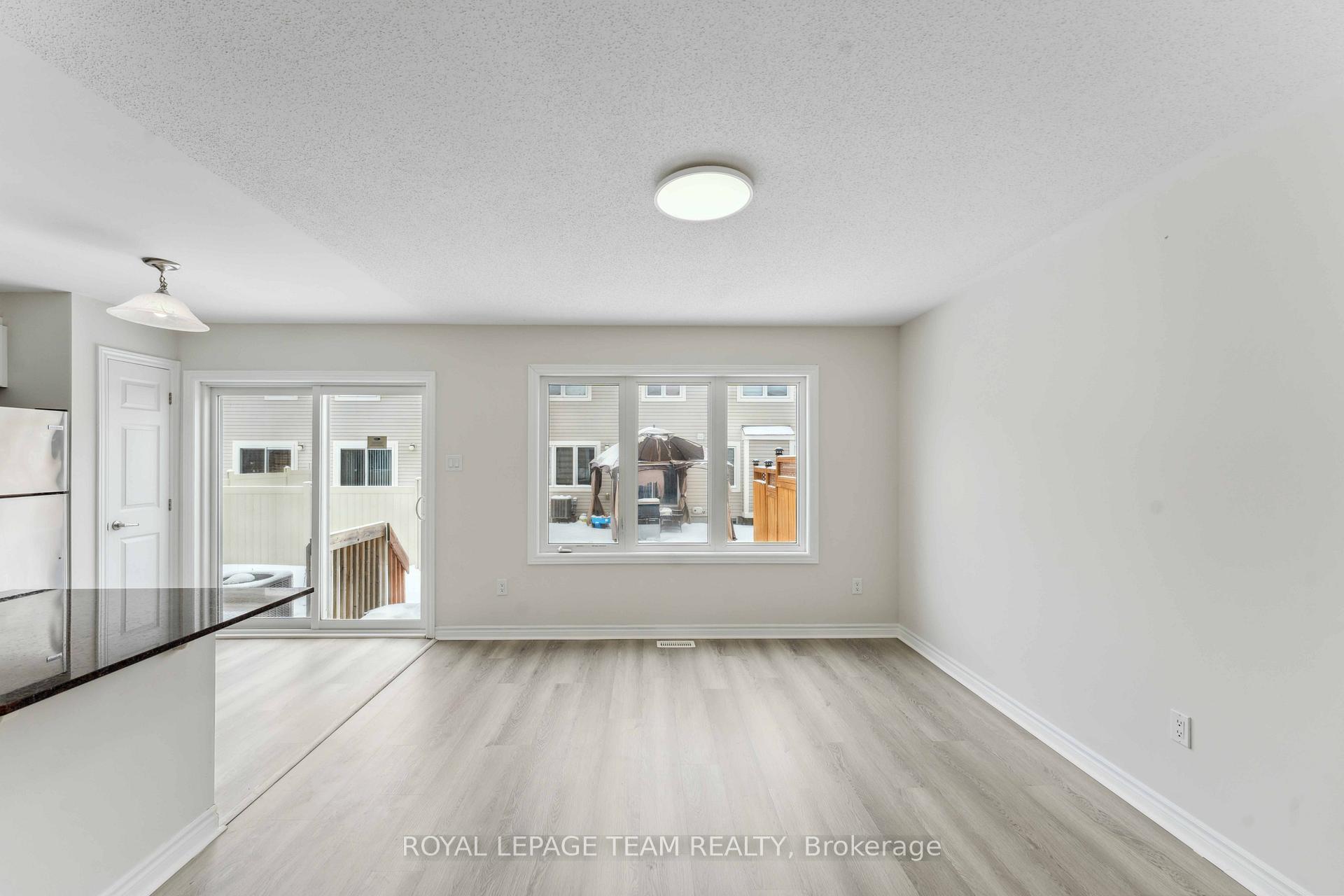 Photo 15 of 725 Logperch Circle, Ottawa, Barrhaven - Half Moon Bay — HOMEH