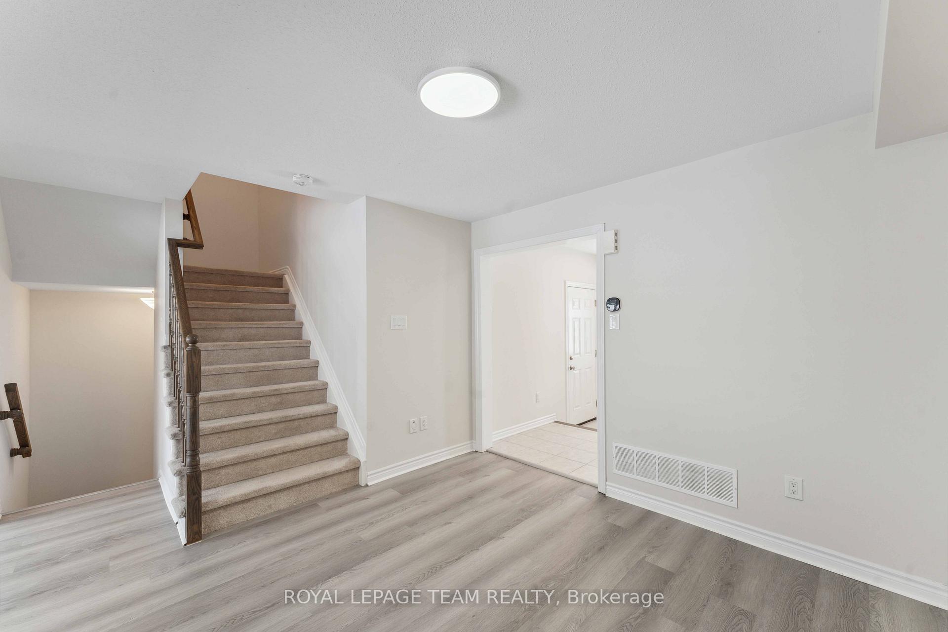 Photo 17 of 725 Logperch Circle, Ottawa, Barrhaven - Half Moon Bay — HOMEH