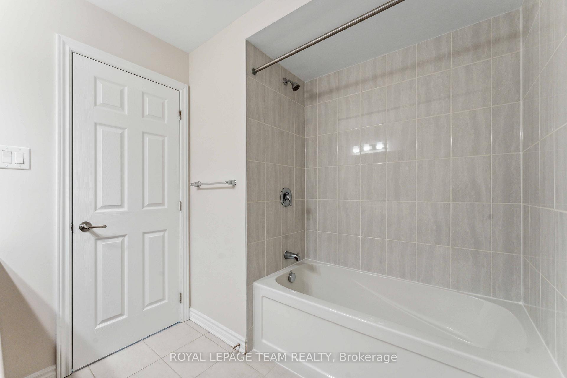 Photo 24 of 725 Logperch Circle, Ottawa, Barrhaven - Half Moon Bay — HOMEH