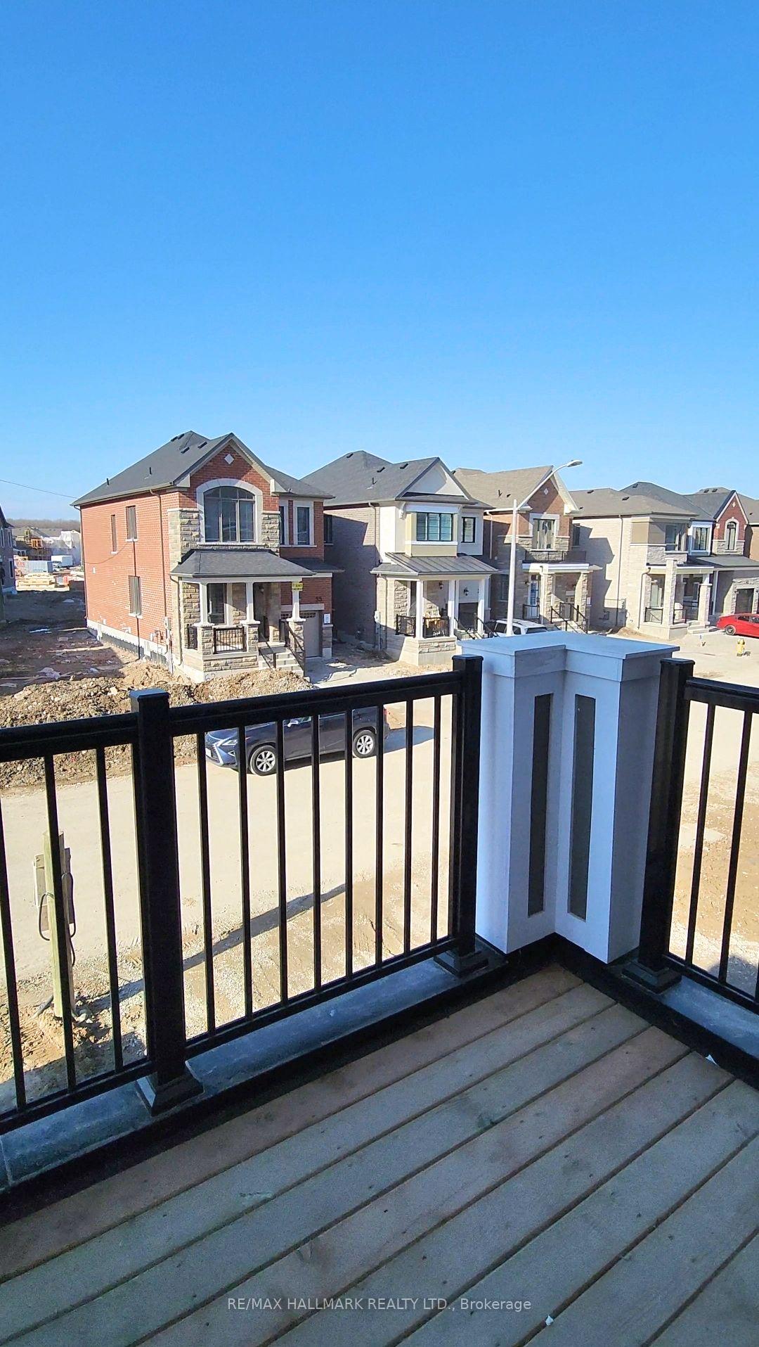 Photo 4 of 32 Ennerdale Street, Barrie, Rural Barrie Southwest — HOMEH