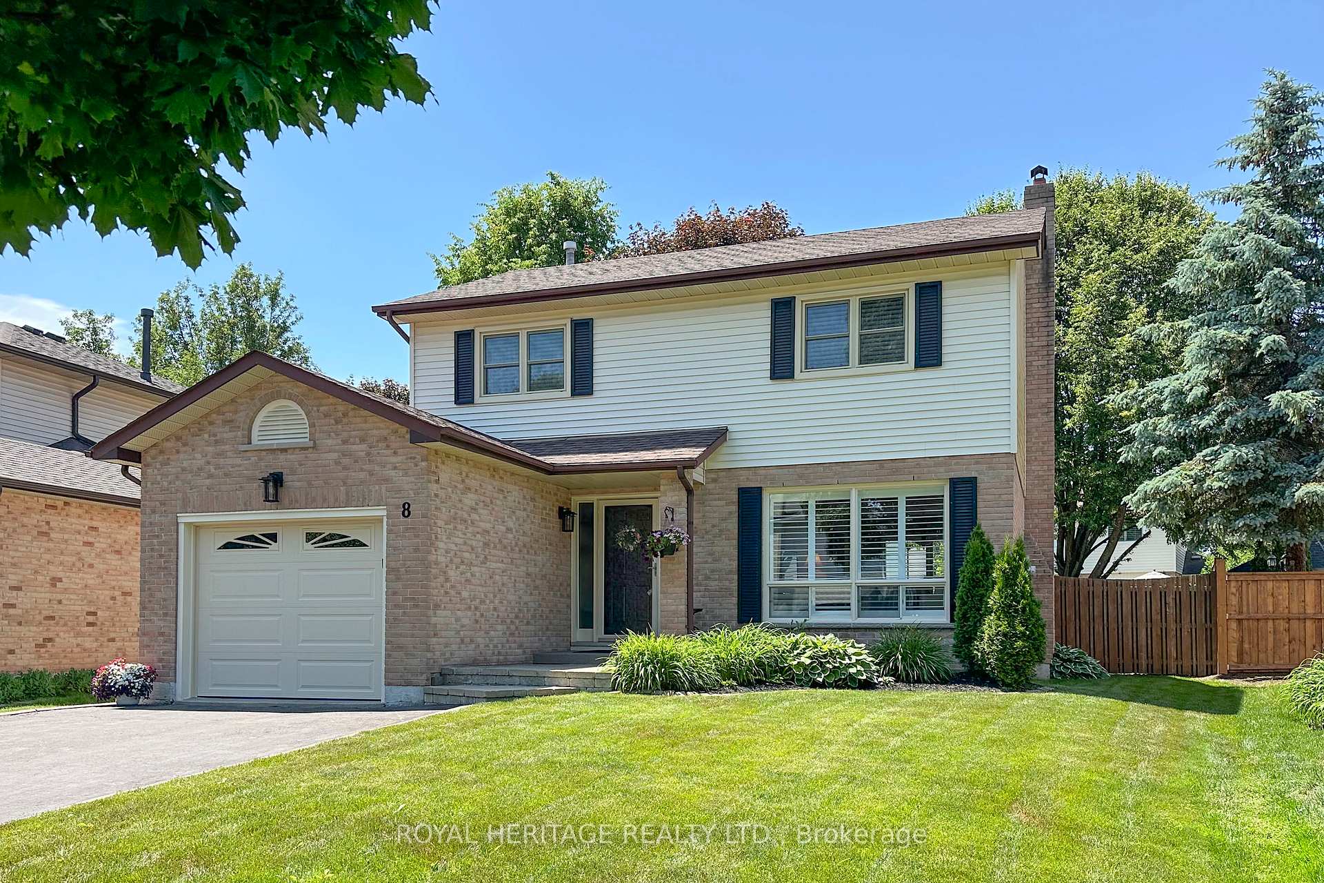 Photo 1 of 8 Arran Court, Clarington, Courtice — HOMEH