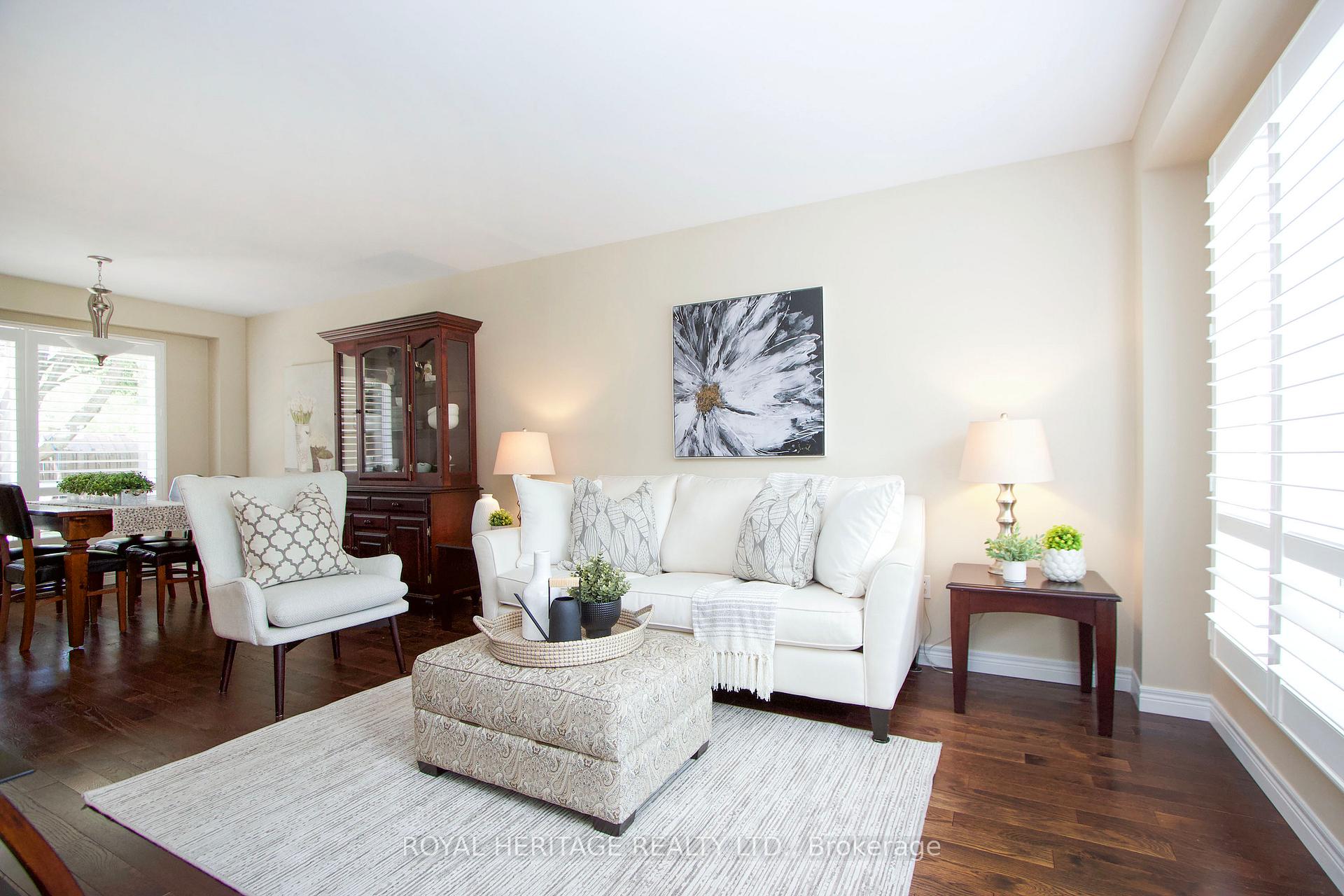 Photo 4 of 8 Arran Court, Clarington, Courtice — HOMEH
