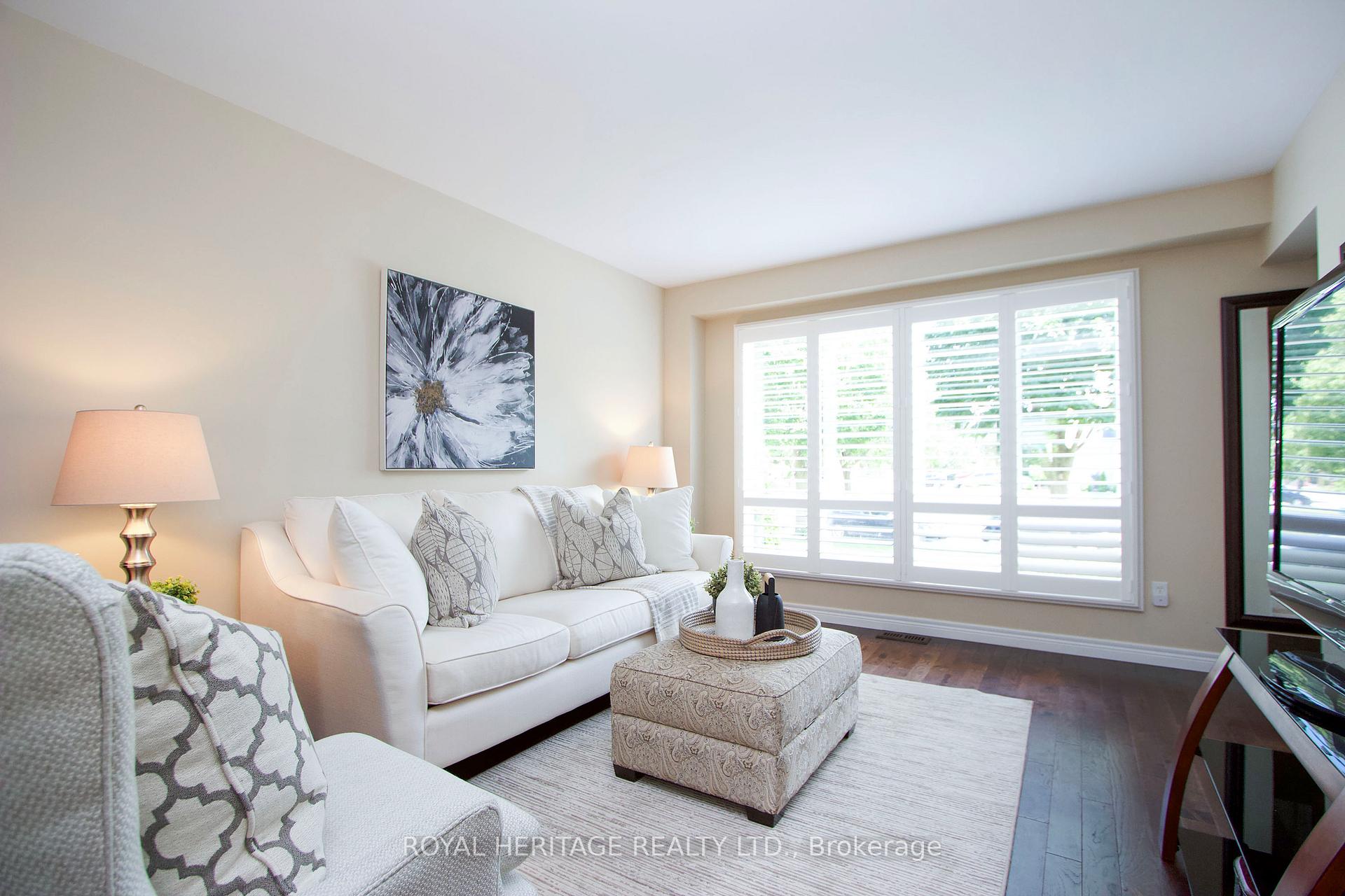 Photo 5 of 8 Arran Court, Clarington, Courtice — HOMEH