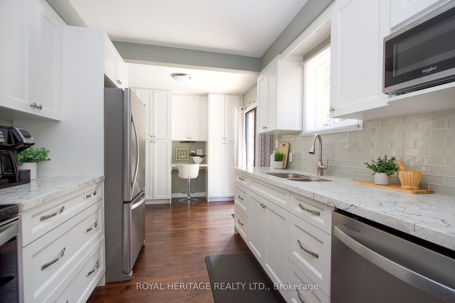 Photo 9 of 8 Arran Court, Clarington, Courtice — HOMEH