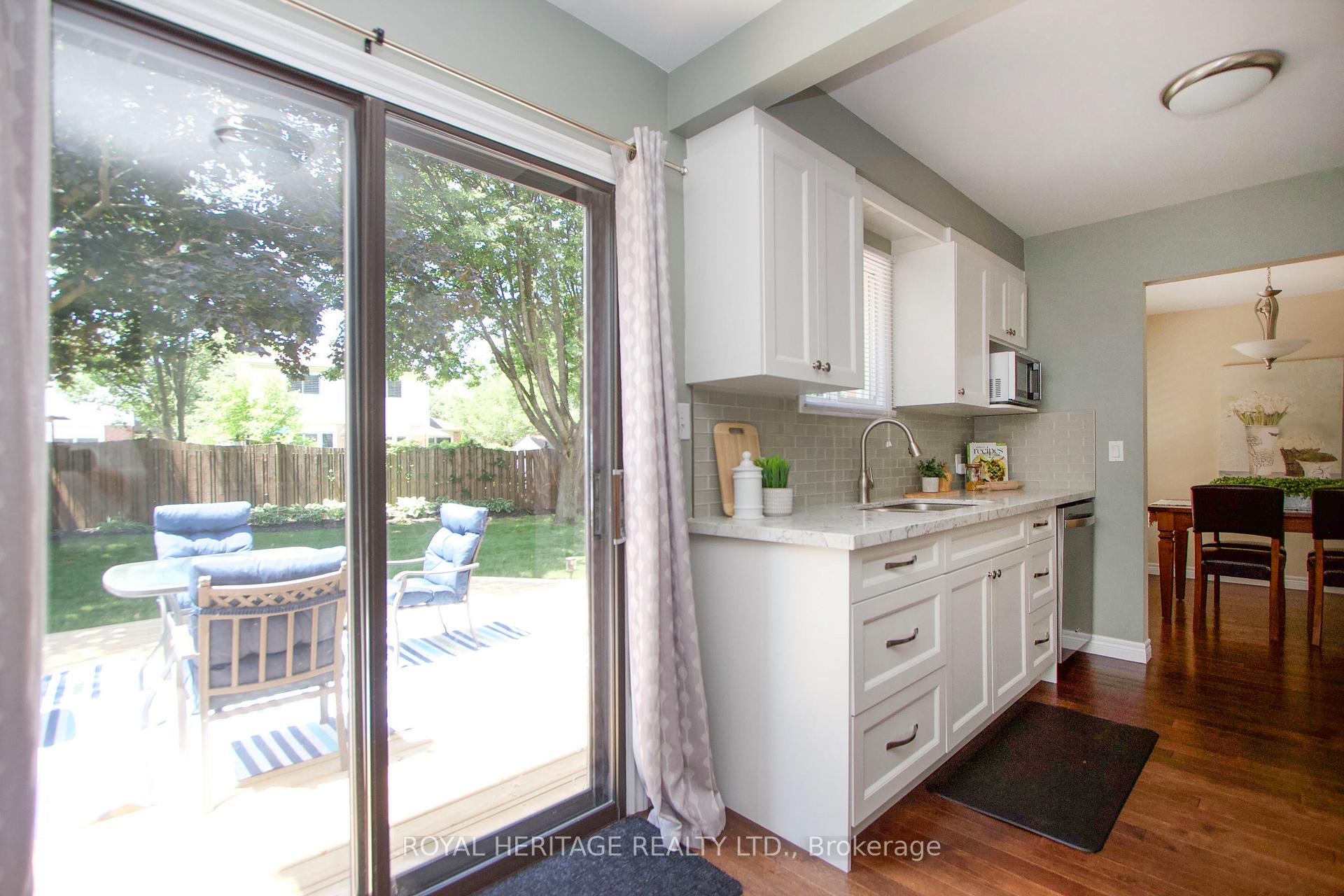 Photo 12 of 8 Arran Court, Clarington, Courtice — HOMEH