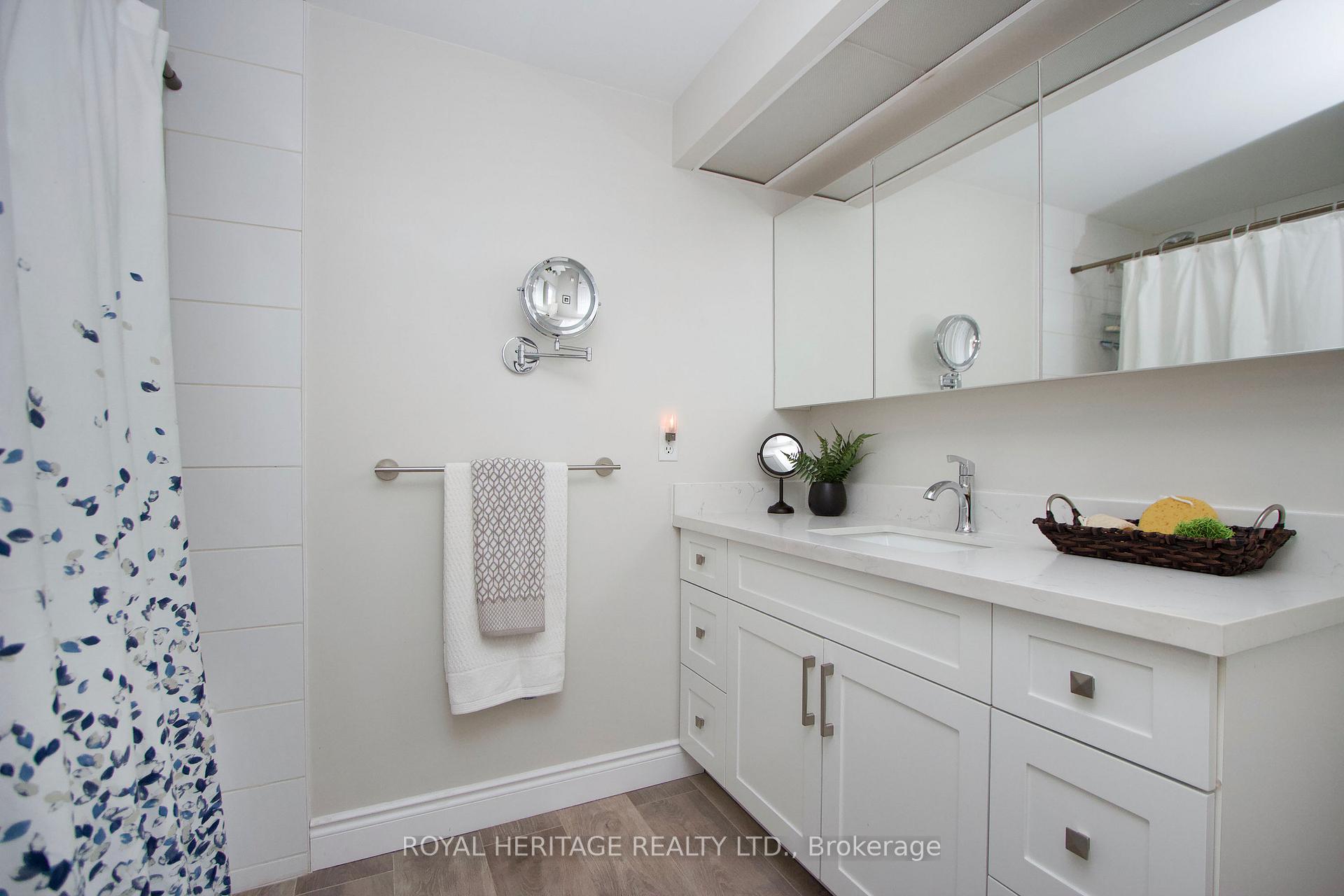 Photo 23 of 8 Arran Court, Clarington, Courtice — HOMEH
