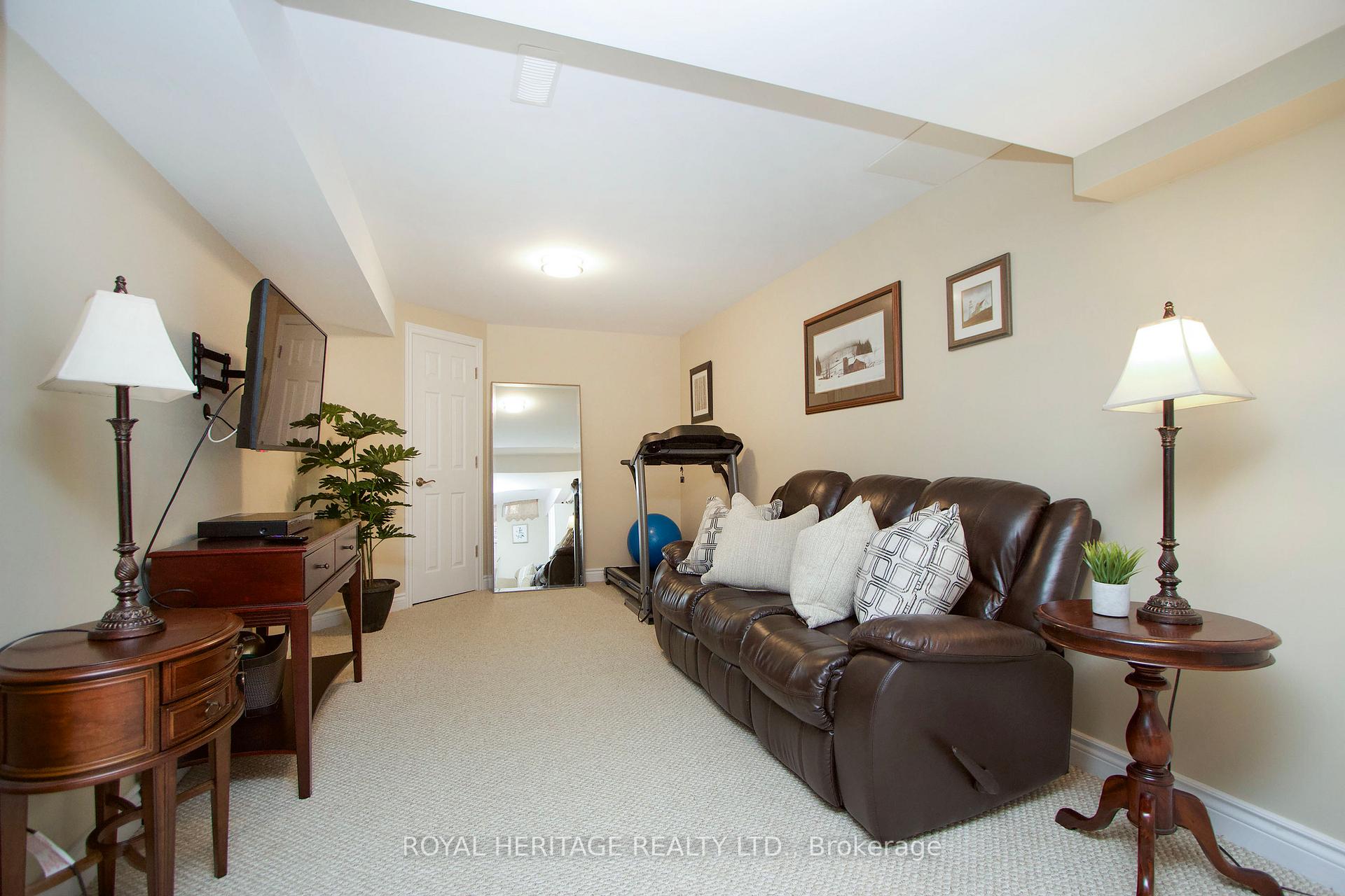 Photo 26 of 8 Arran Court, Clarington, Courtice — HOMEH