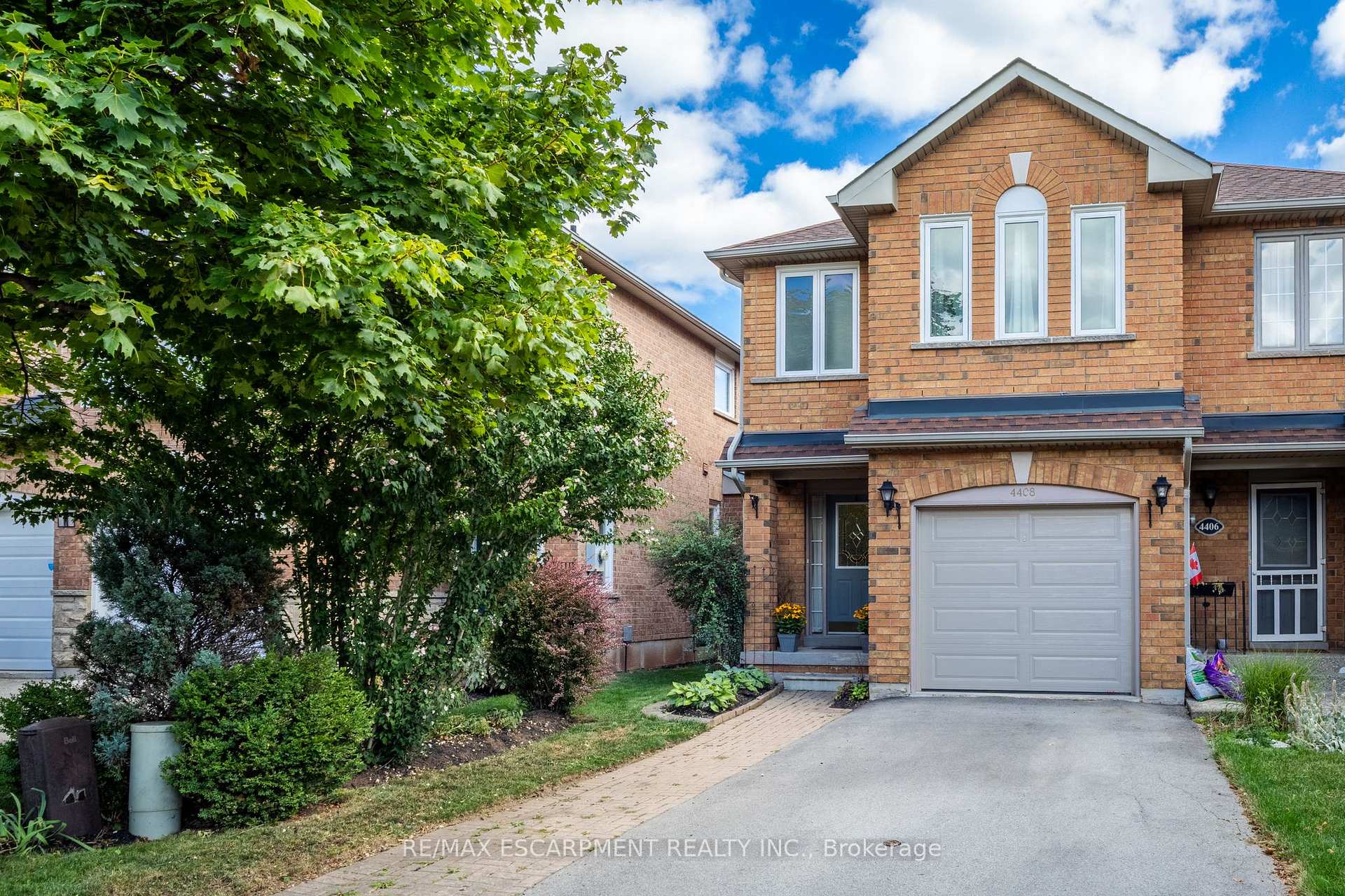 Photo 1 of 4408 Vallence Drive, Burlington, Shoreacres — HOMEH