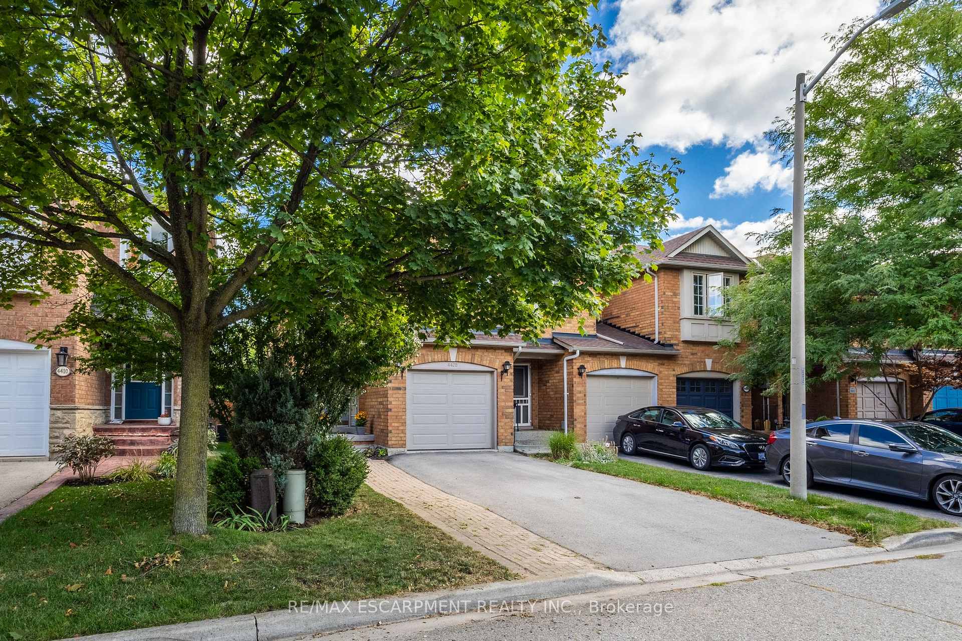 Photo 3 of 4408 Vallence Drive, Burlington, Shoreacres — HOMEH