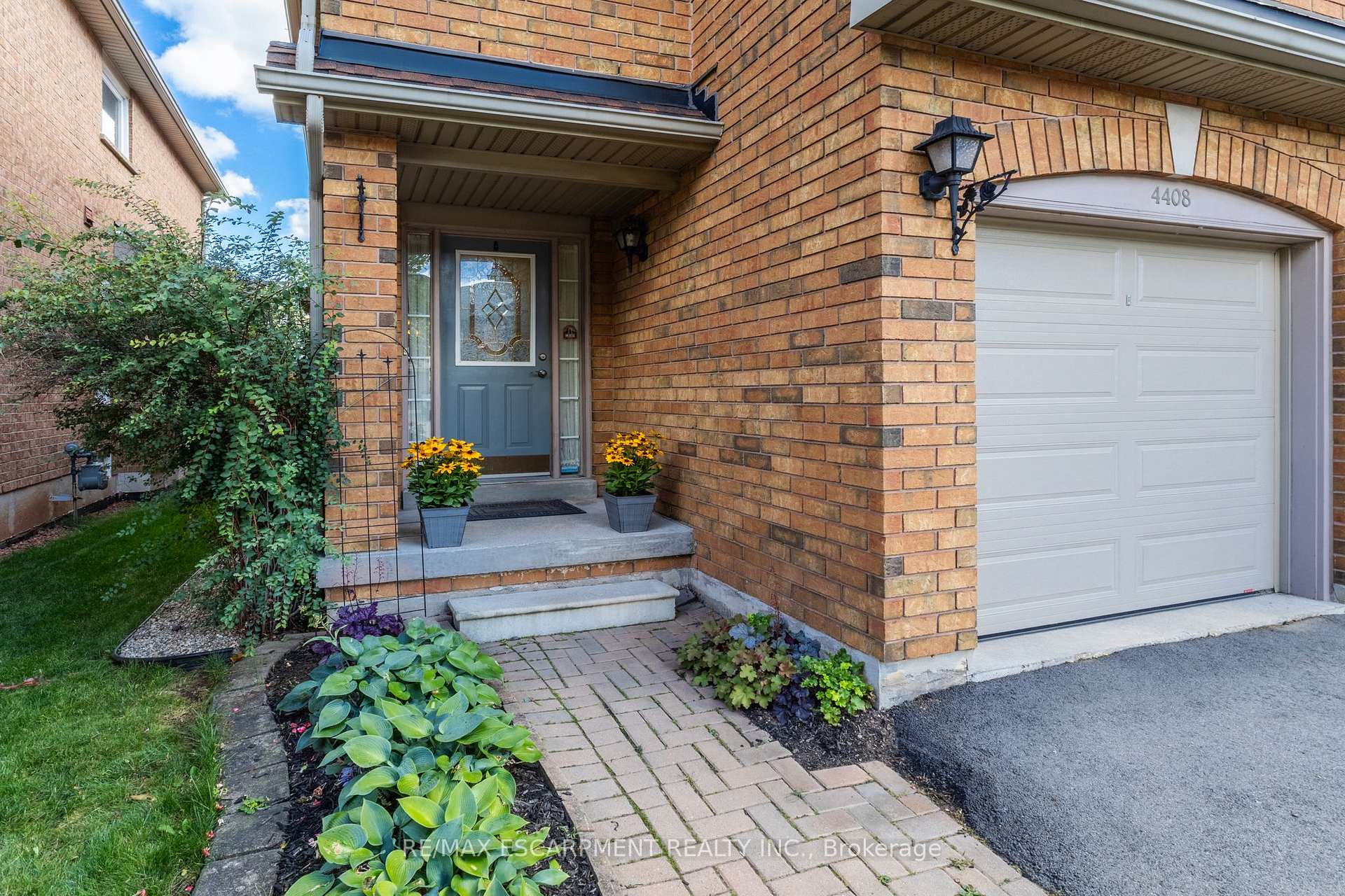 Photo 5 of 4408 Vallence Drive, Burlington, Shoreacres — HOMEH