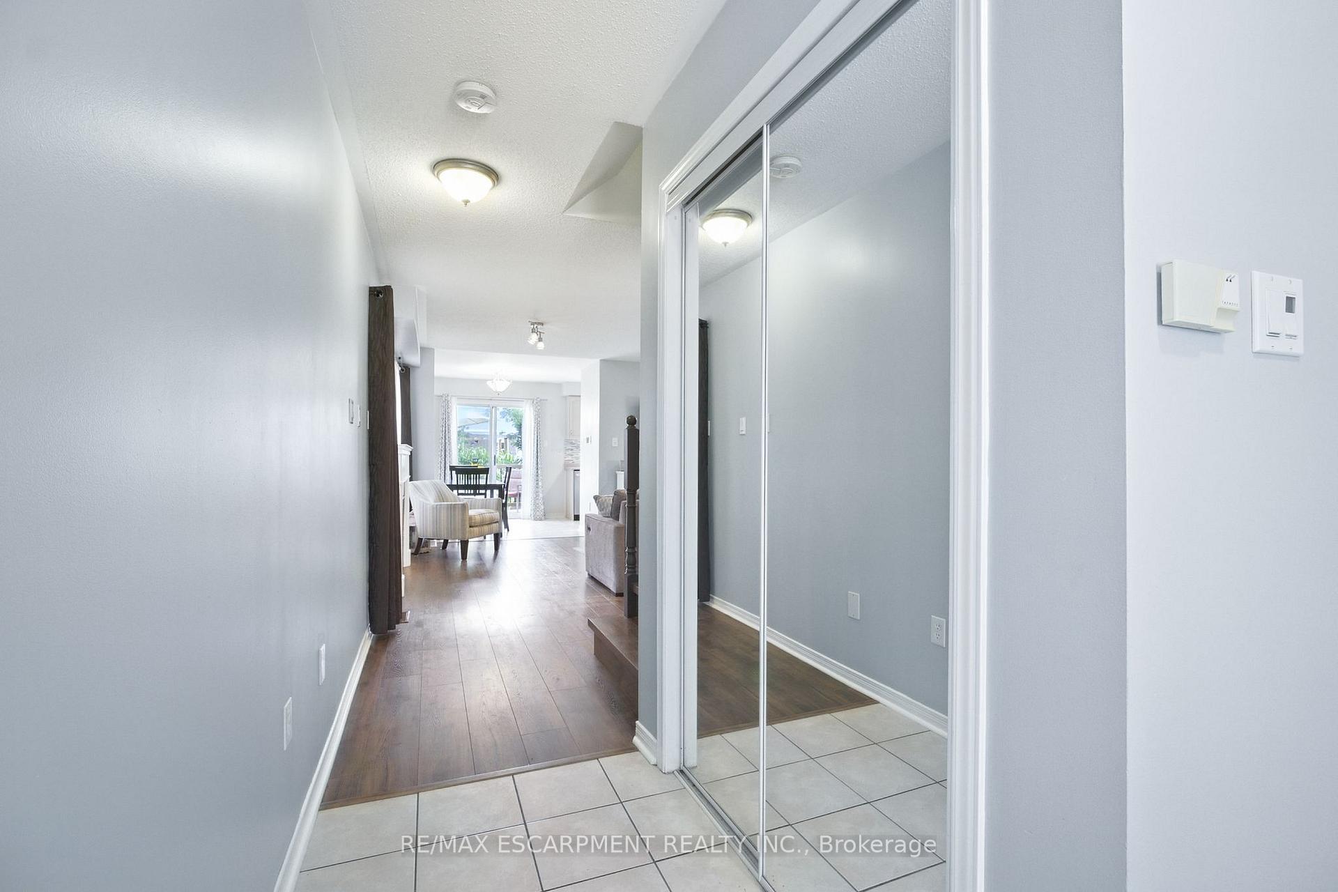 Photo 6 of 4408 Vallence Drive, Burlington, Shoreacres — HOMEH