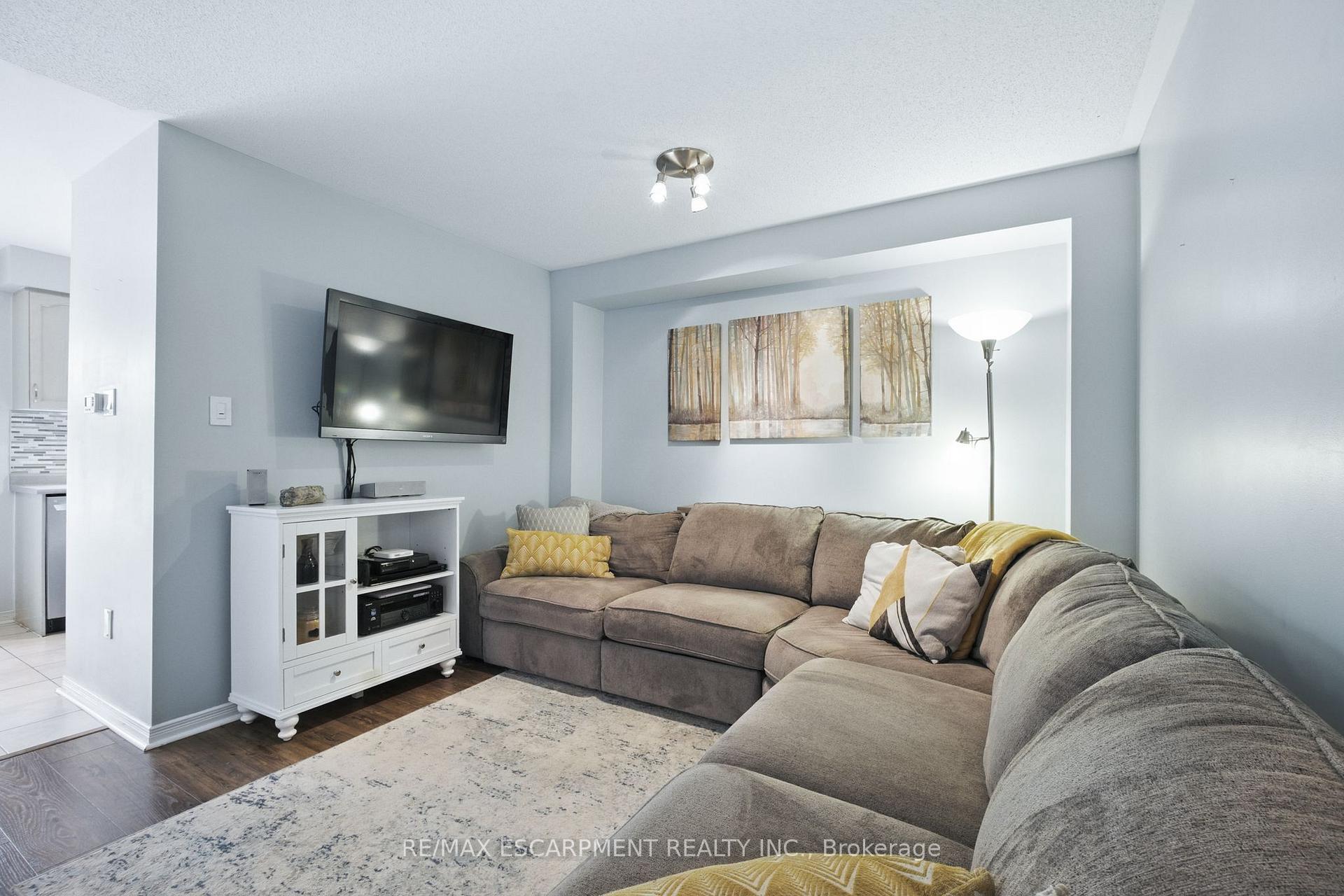 Photo 9 of 4408 Vallence Drive, Burlington, Shoreacres — HOMEH