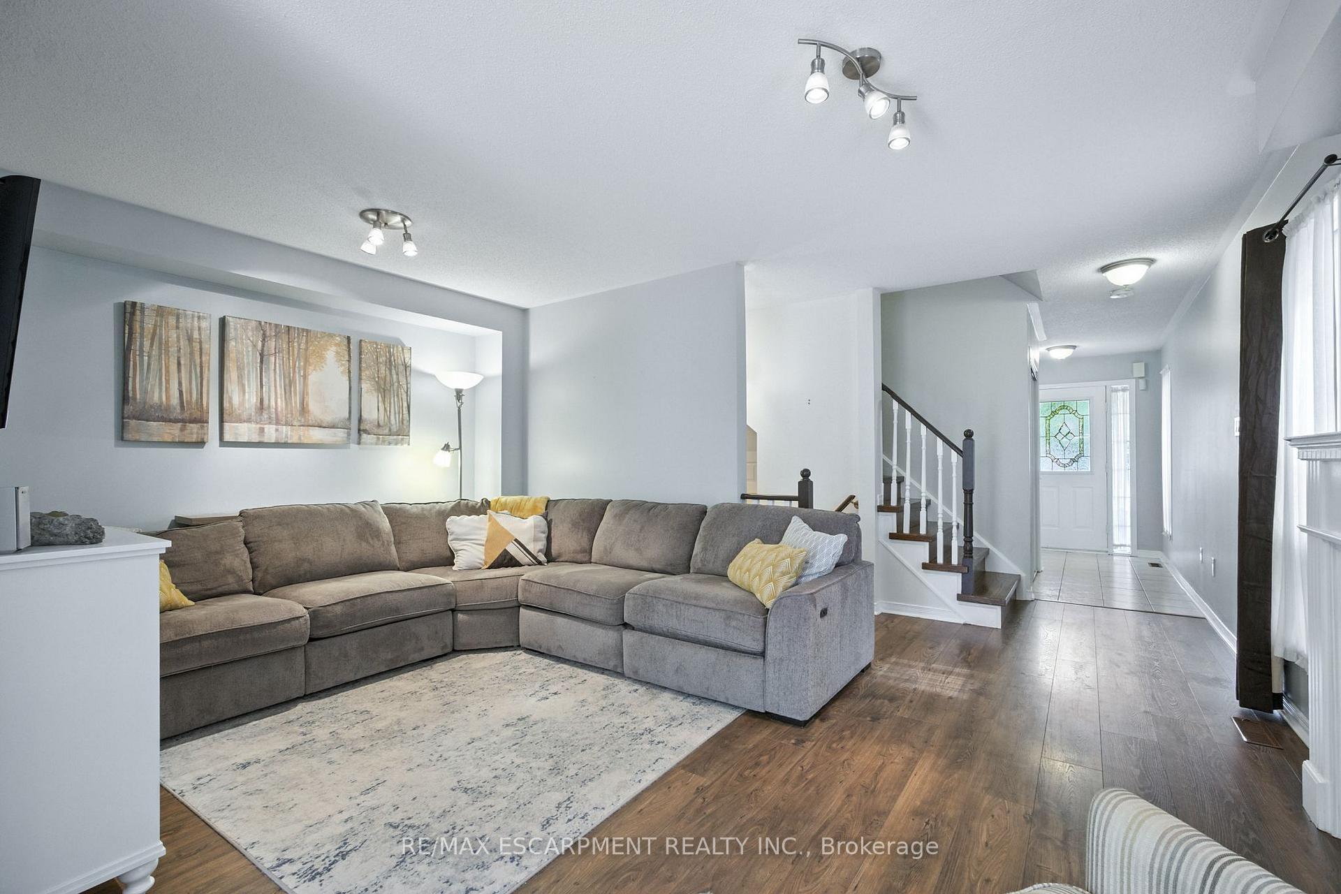 Photo 10 of 4408 Vallence Drive, Burlington, Shoreacres — HOMEH