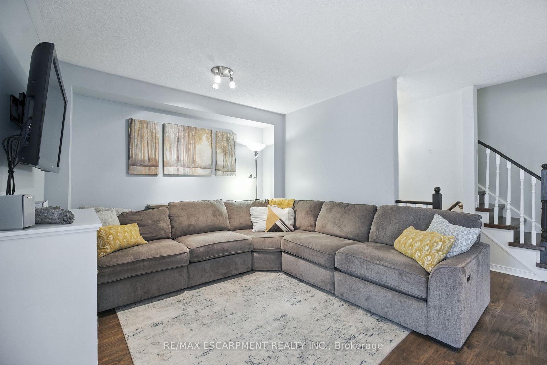 Photo 11 of 4408 Vallence Drive, Burlington, Shoreacres — HOMEH