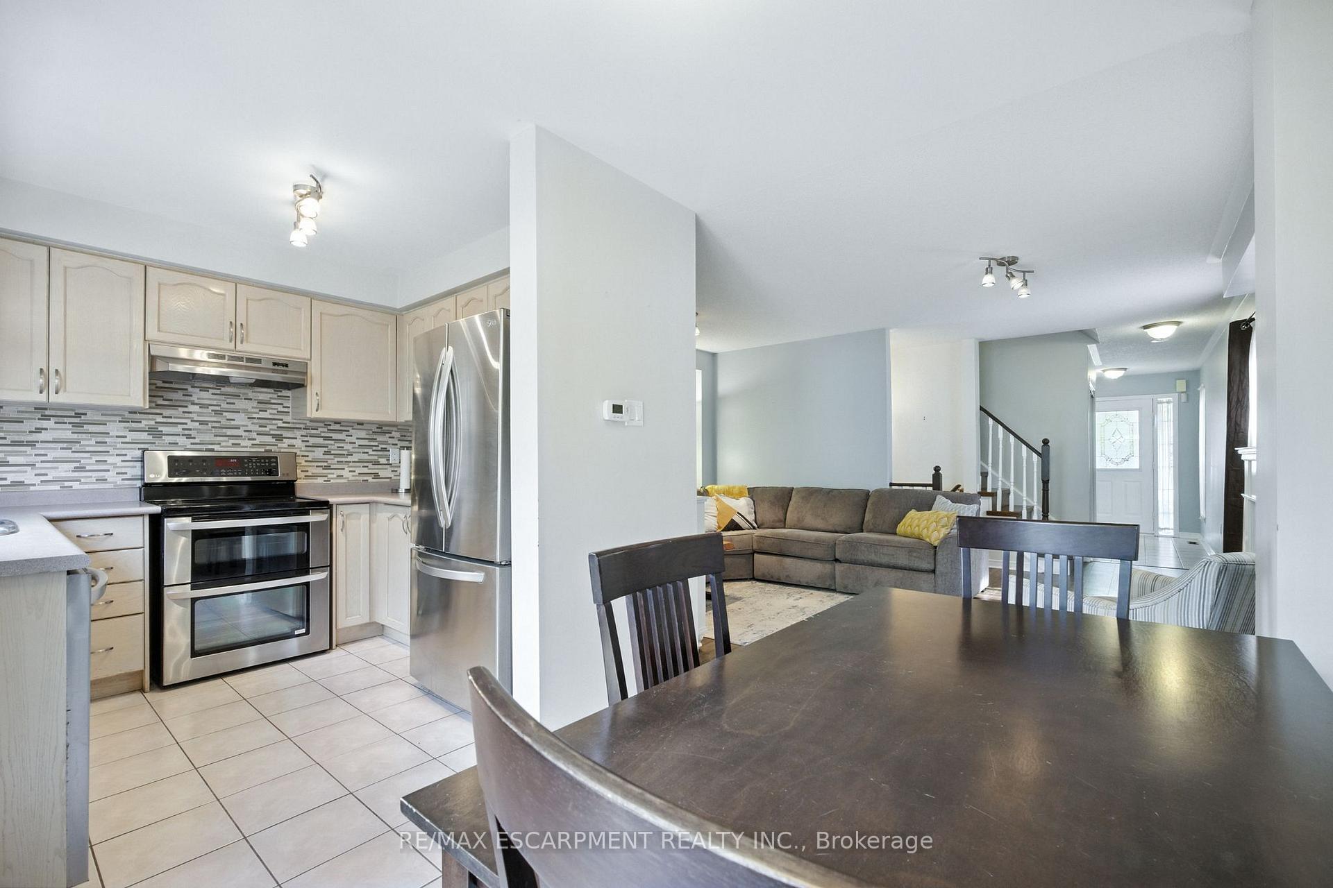 Photo 14 of 4408 Vallence Drive, Burlington, Shoreacres — HOMEH