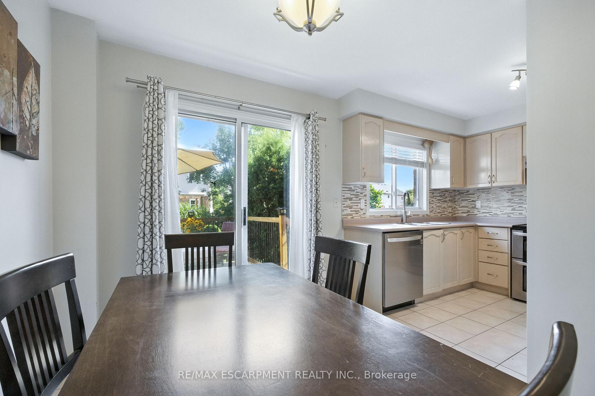 Photo 15 of 4408 Vallence Drive, Burlington, Shoreacres — HOMEH