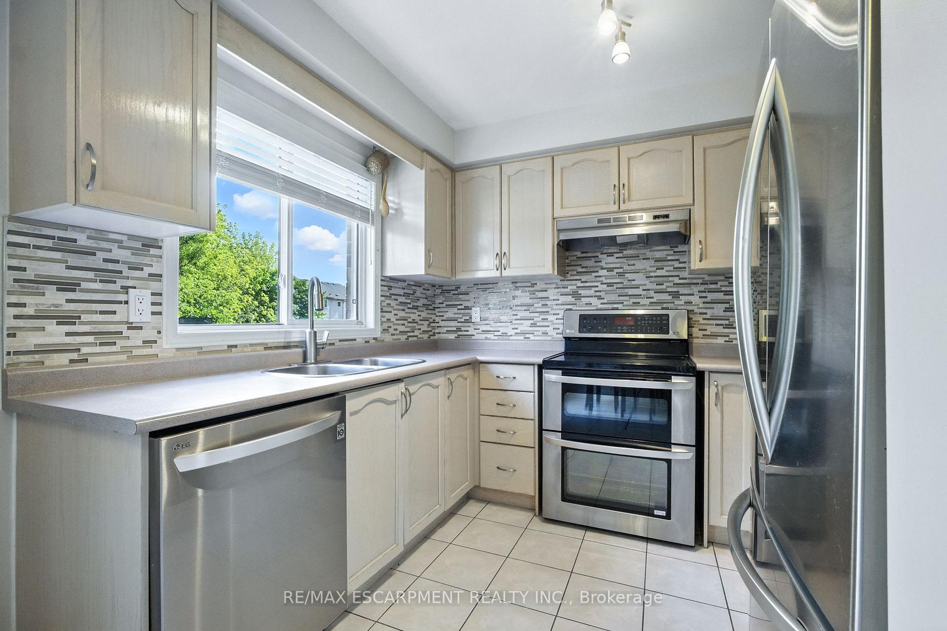 Photo 16 of 4408 Vallence Drive, Burlington, Shoreacres — HOMEH