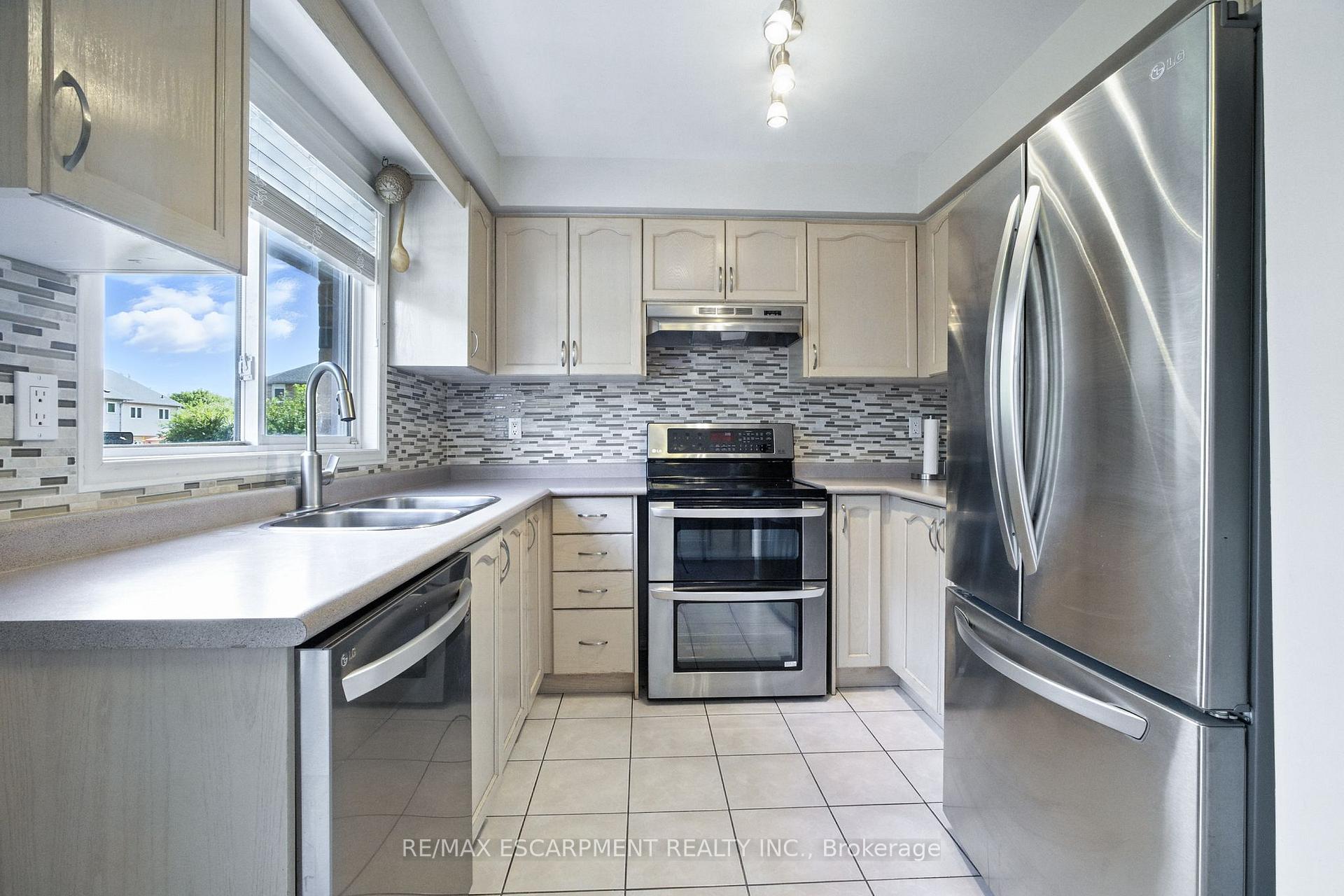 Photo 18 of 4408 Vallence Drive, Burlington, Shoreacres — HOMEH