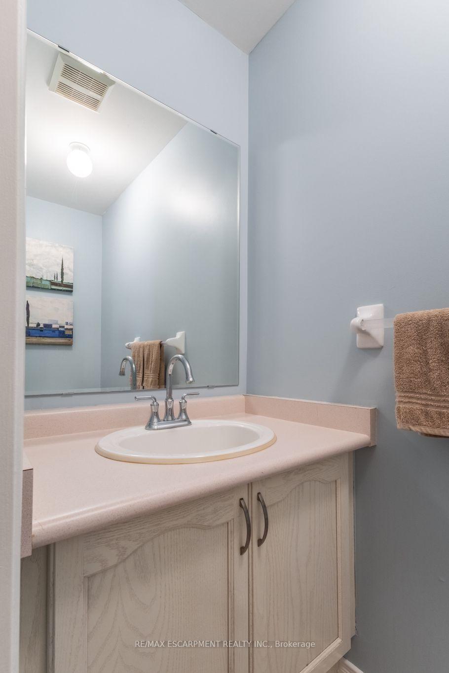 Photo 19 of 4408 Vallence Drive, Burlington, Shoreacres — HOMEH