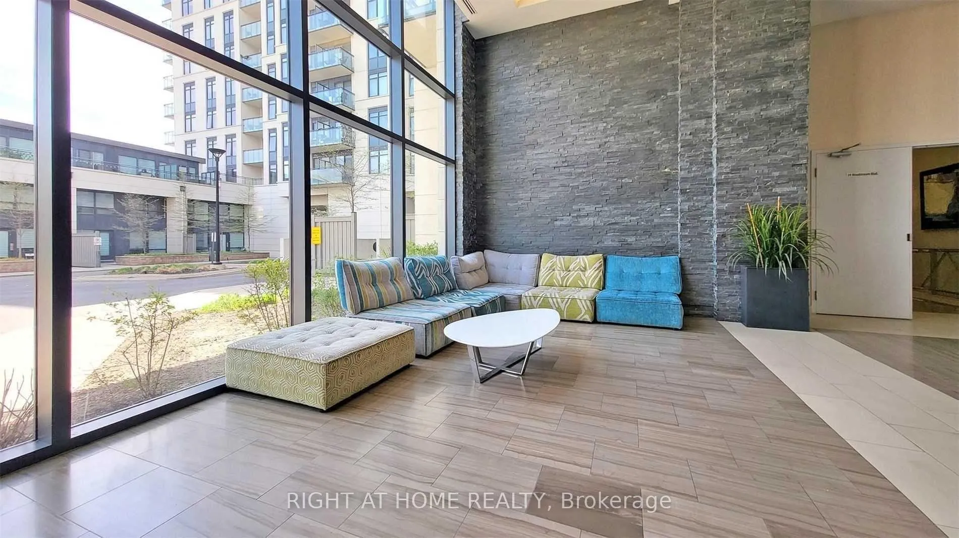 Photo 5 of Unit 1011, 24 Woodstream Boulevard, Vaughan, Vaughan Grove — HOMEH