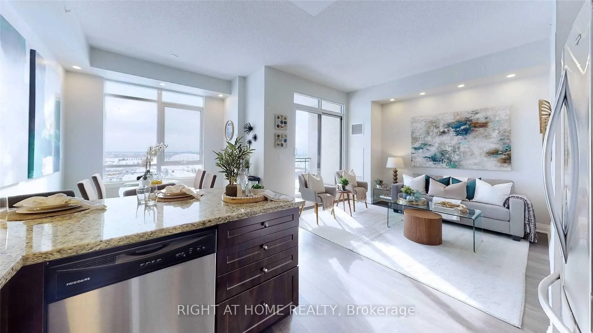 Photo 9 of Unit 1011, 24 Woodstream Boulevard, Vaughan, Vaughan Grove — HOMEH