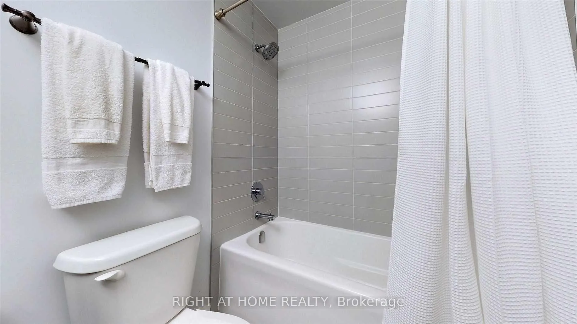 Photo 24 of Unit 1011, 24 Woodstream Boulevard, Vaughan, Vaughan Grove — HOMEH